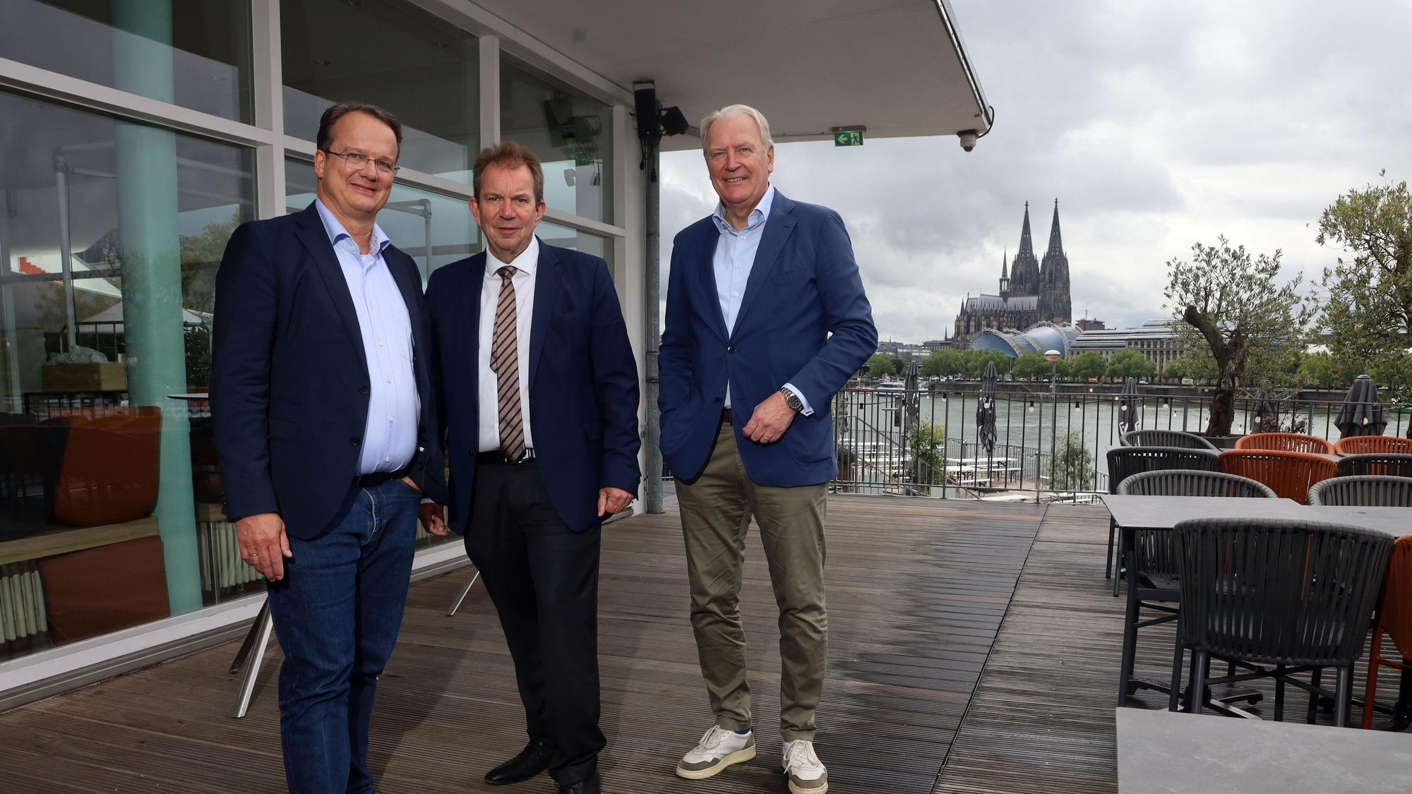 Horst Harbusch-Geier, Ralf Nüsser und Gerald Böse auf den Rheinterrassen.