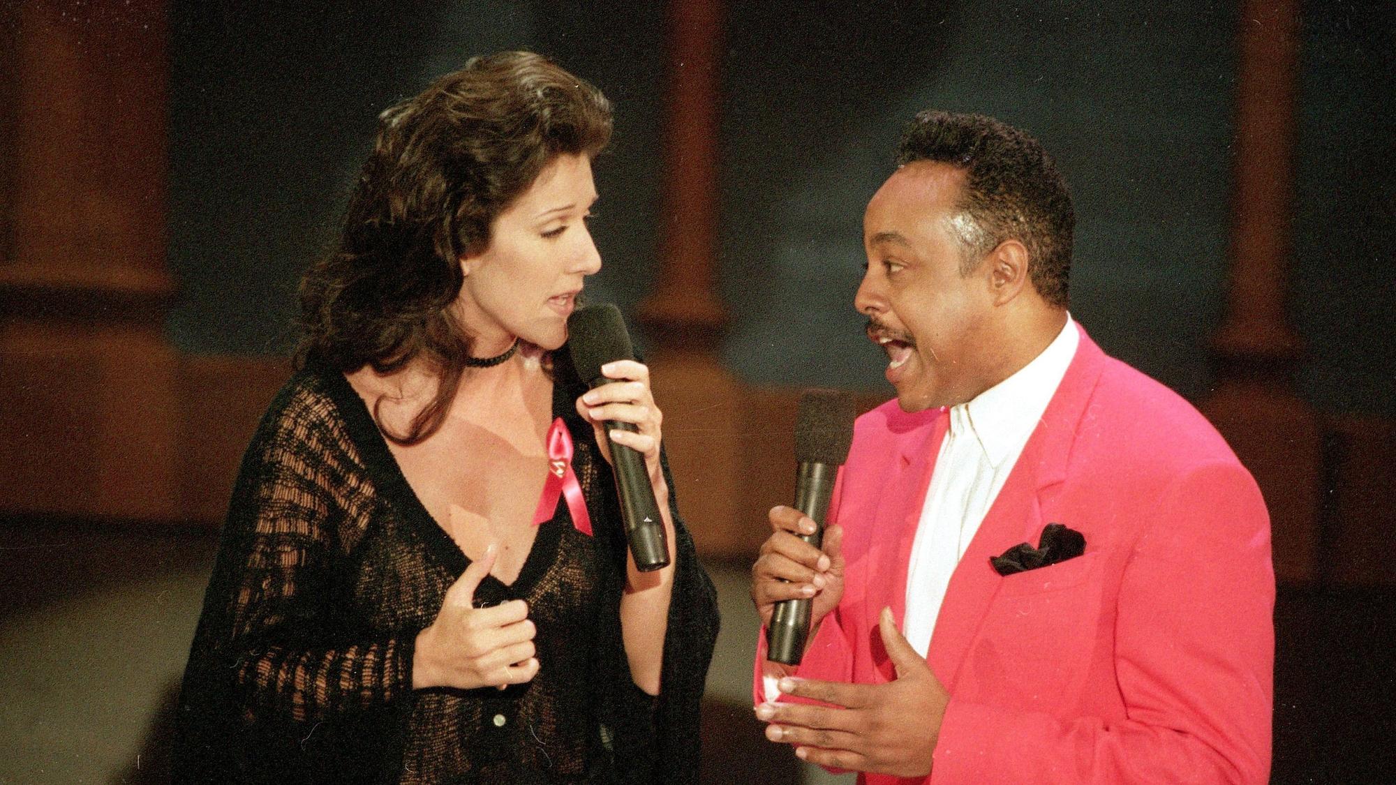 Celine Dion (l) und Peabo Bryson singen den Song „Beauty and the Beast“.