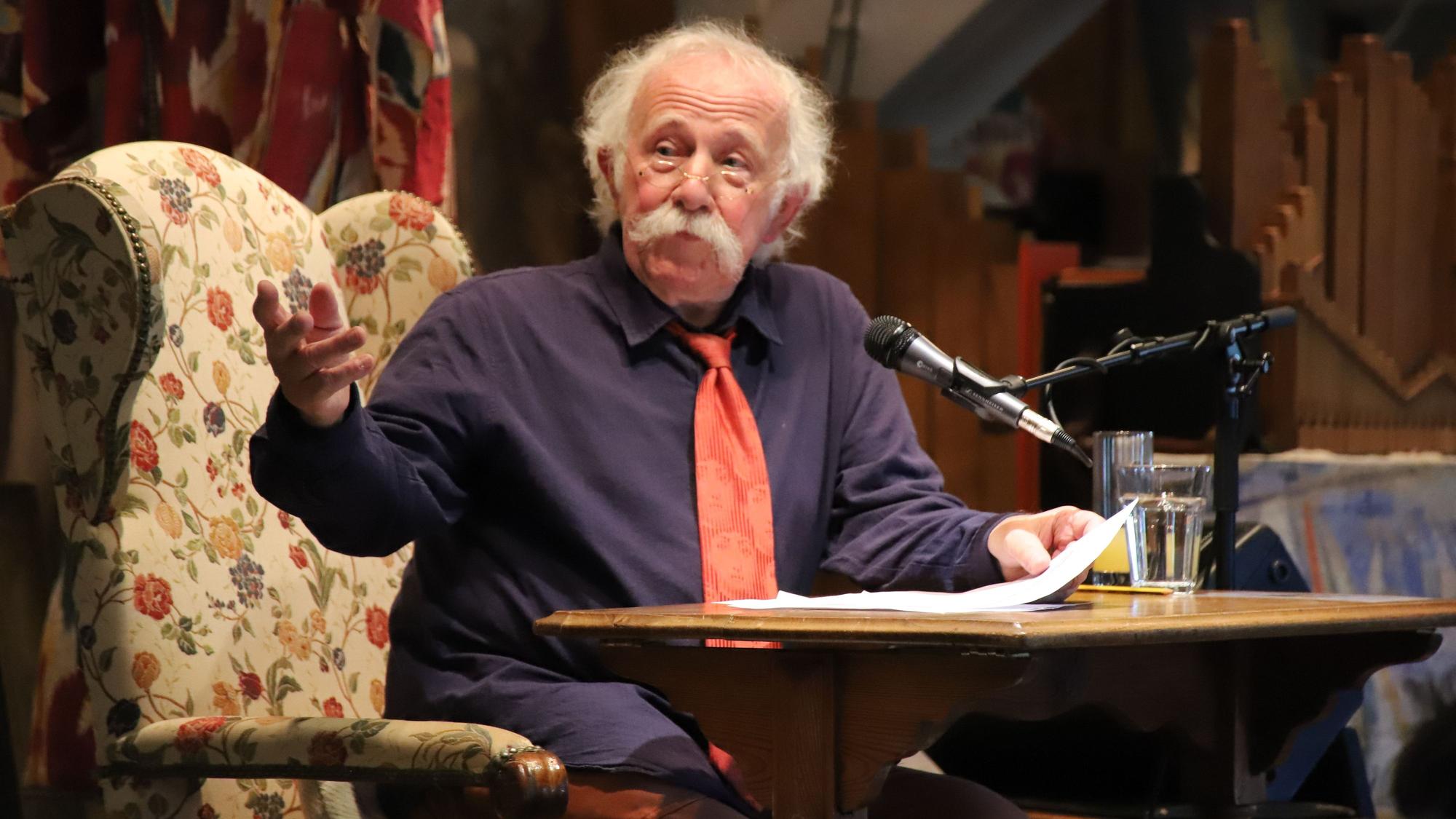 Burkard Sondermeier hatte Premiere mit der Revue „Rund um den Regen“