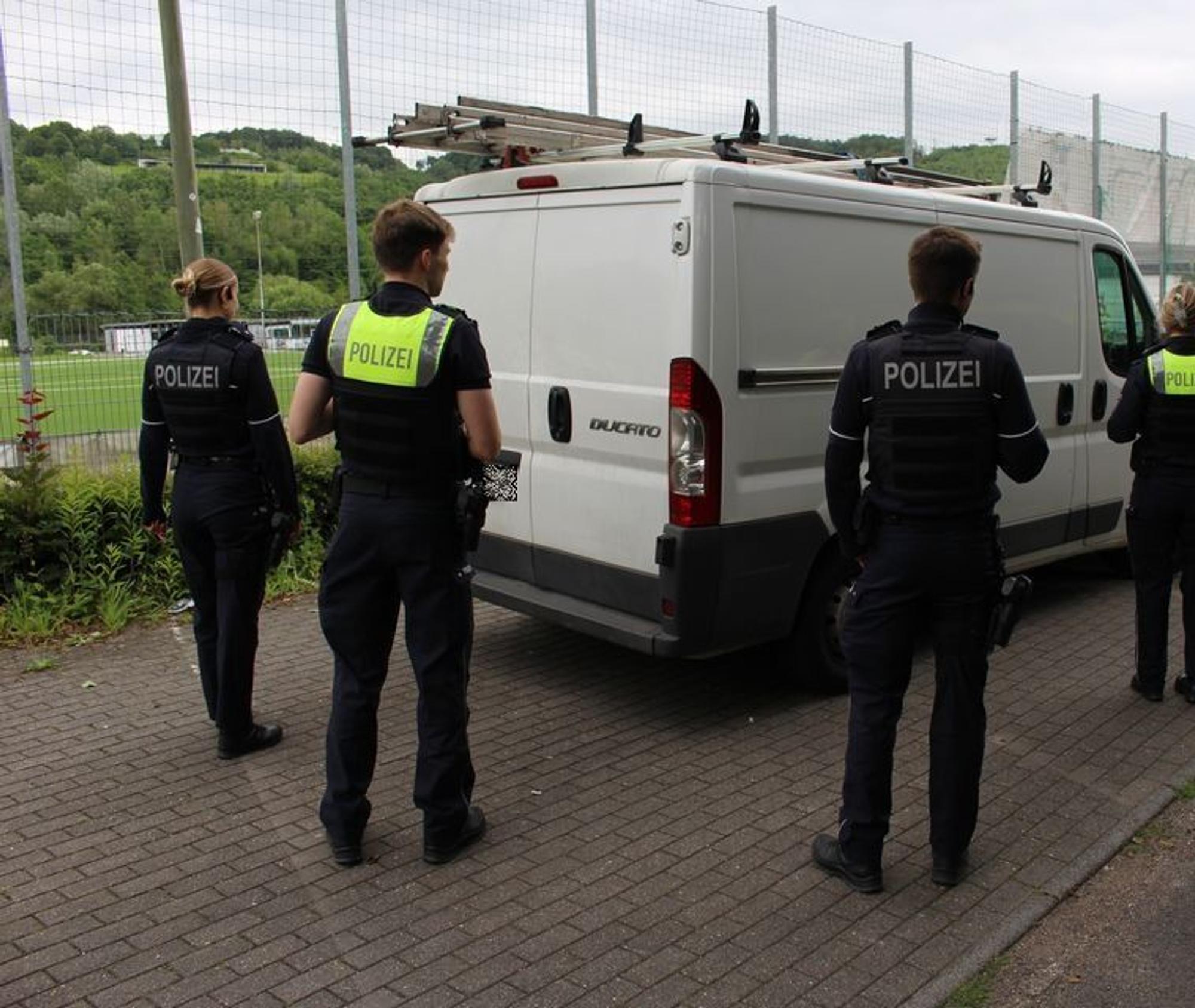 Verkehrskontrollen der Polizei mit Schwerpunkt auf Alkohol und Drogen.