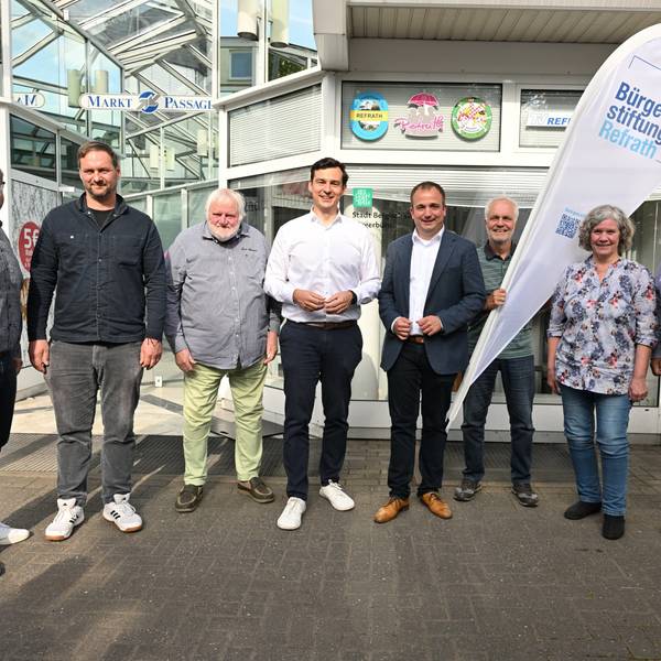 Das Foto zeigt die Kuratoriumsmitglieder der Bürgerstiftung Refrath