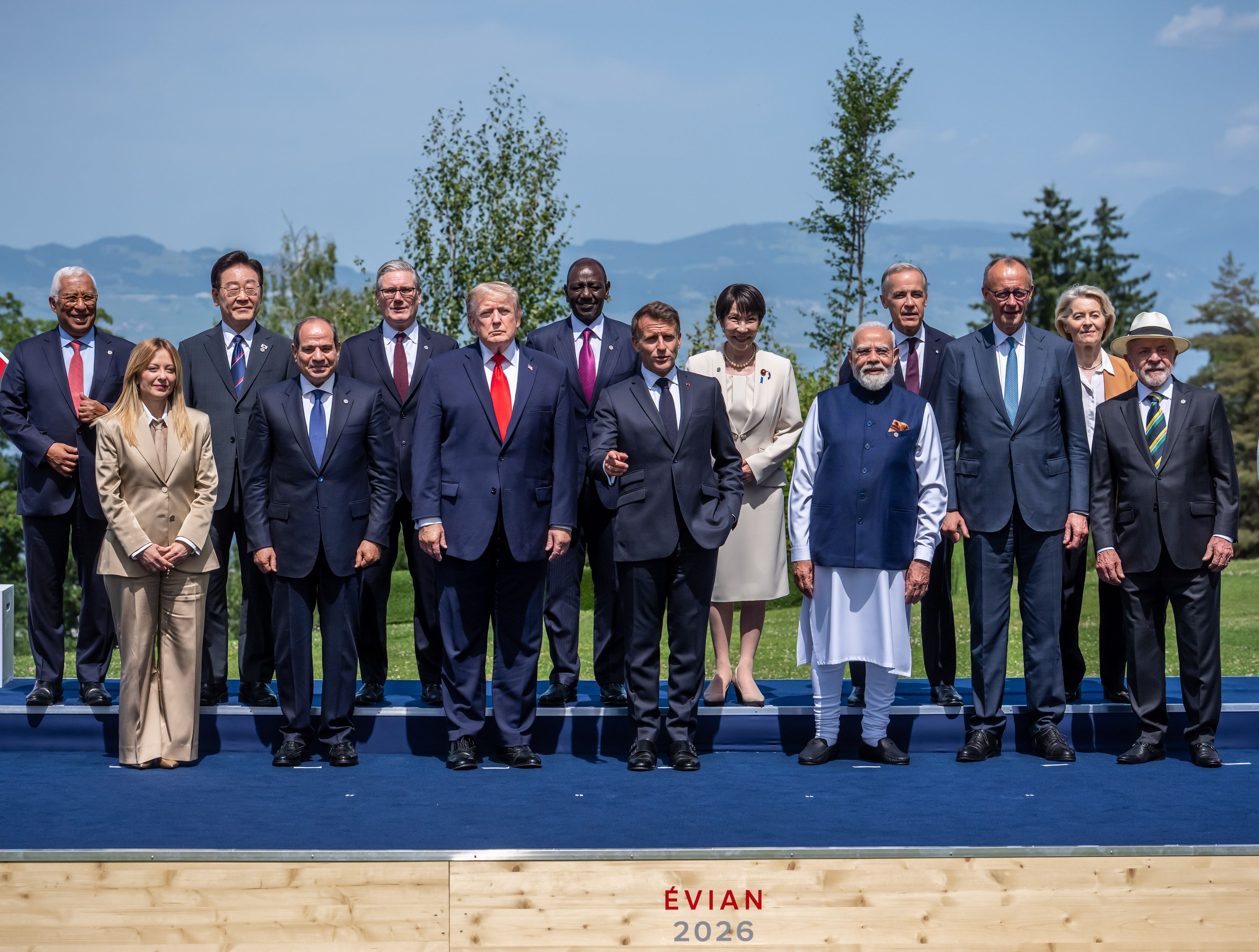 Die Staats- und Regierungschefs der G7 posieren beim Gipfeltreffen in Évian.