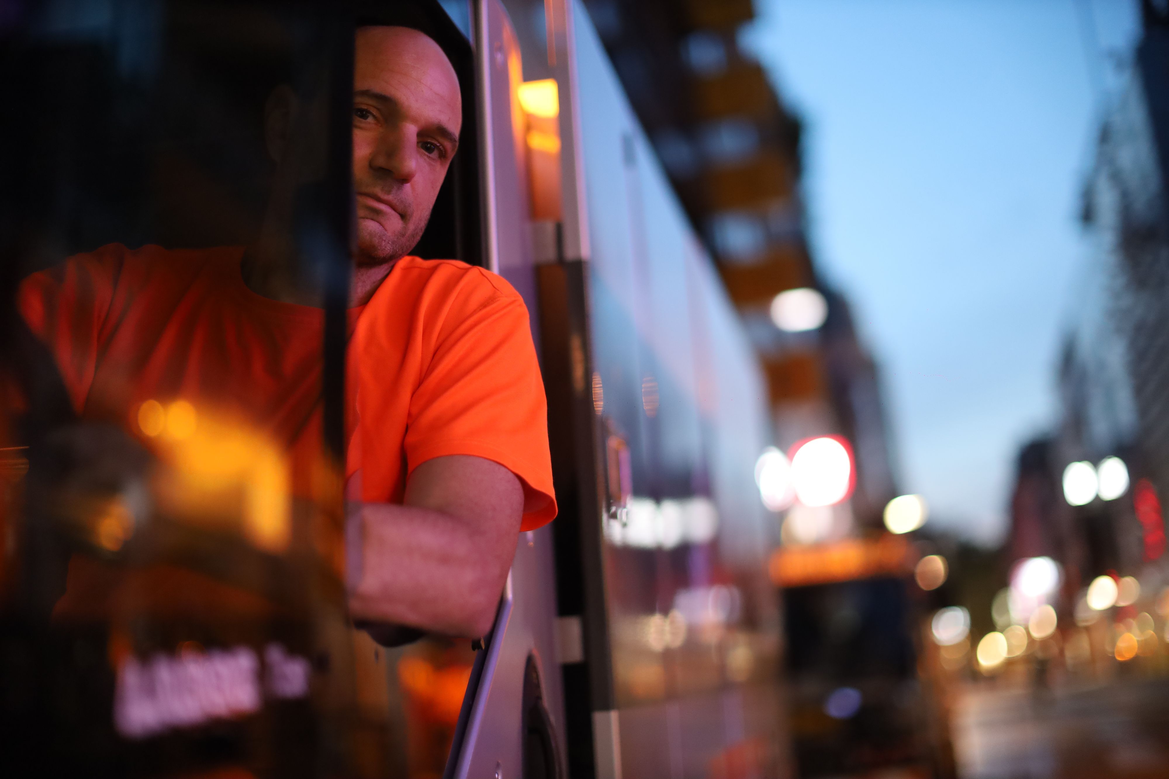15.06.2026, Köln: Unterwegs mit der AWB: 100 Kaugummis pro Quadratmeter Nacht für Nacht im Einsatz gegen den Schmodder auf der Hohe Straße mit Jörg Gillies. Foto: Arton Krasniqi