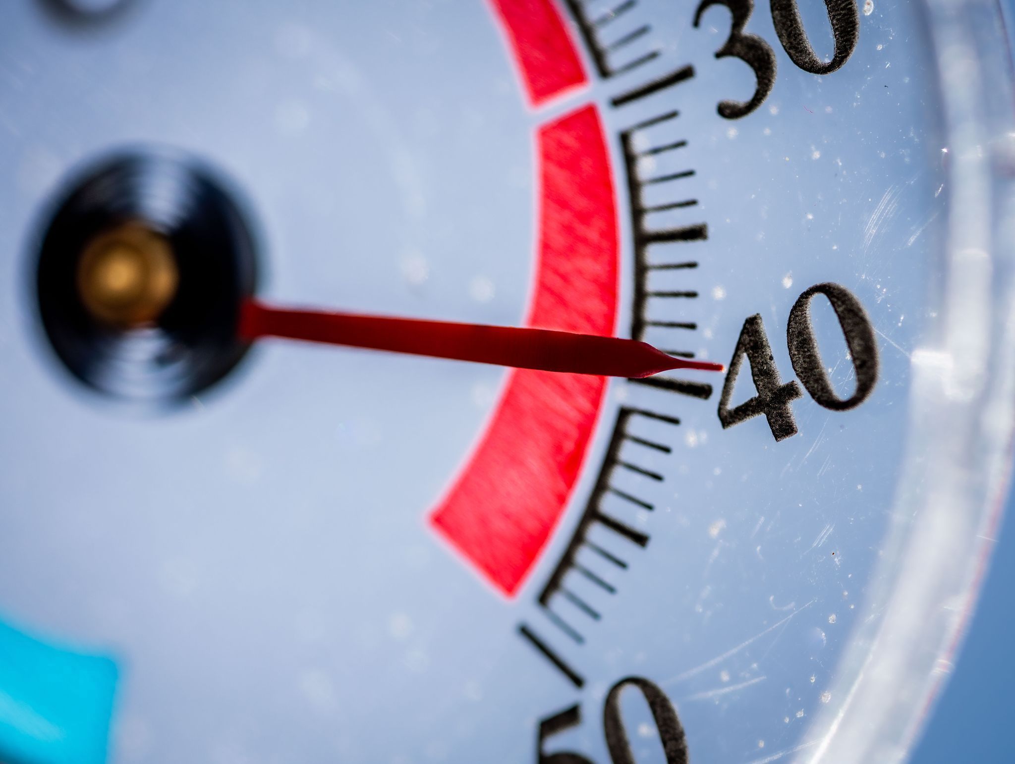 Außenthermometer zeigt fast 40 Grad Celsius an