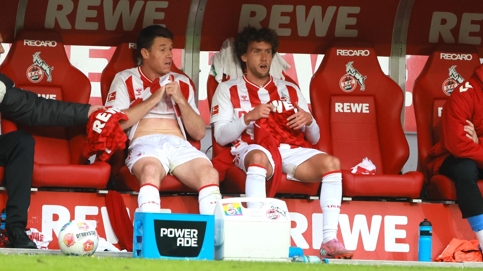 1. FC Köln vs. FC Augsburg, 7. Spieltag, 18.10.2025, 15.30 Uhr, von links: Dominique Heintz, Luca Waldschmidt (1. FC Köln), Bild: Herbert Bucco