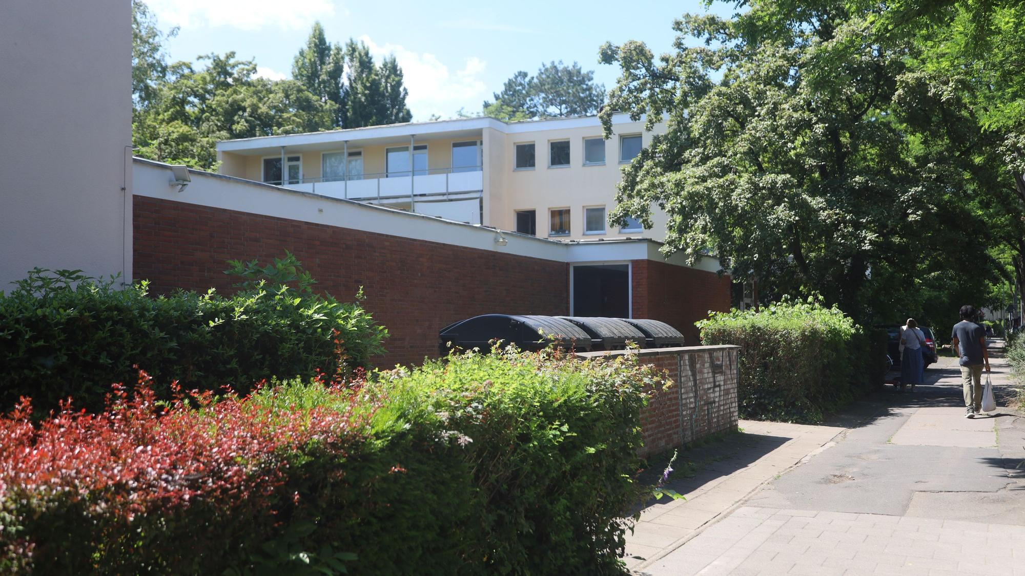 Das Wohnheim für Auszubildende der Uniklinik Köln liegt direkt gegenüber der Klinik.