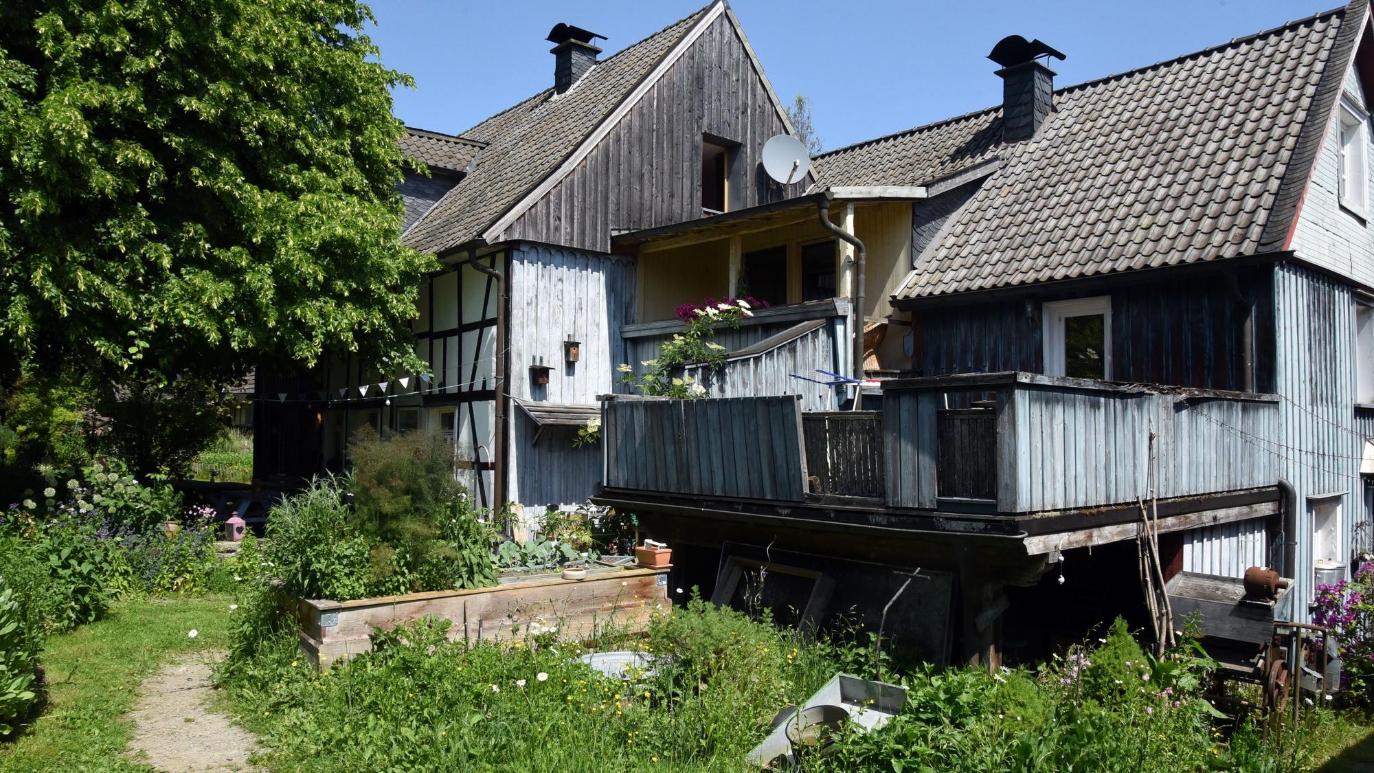 Urig ist der Lindenhof in Walbröl-Diezenkausen. Die ersten Gebäude des Ensembles datieren auf das Jahr 1865.