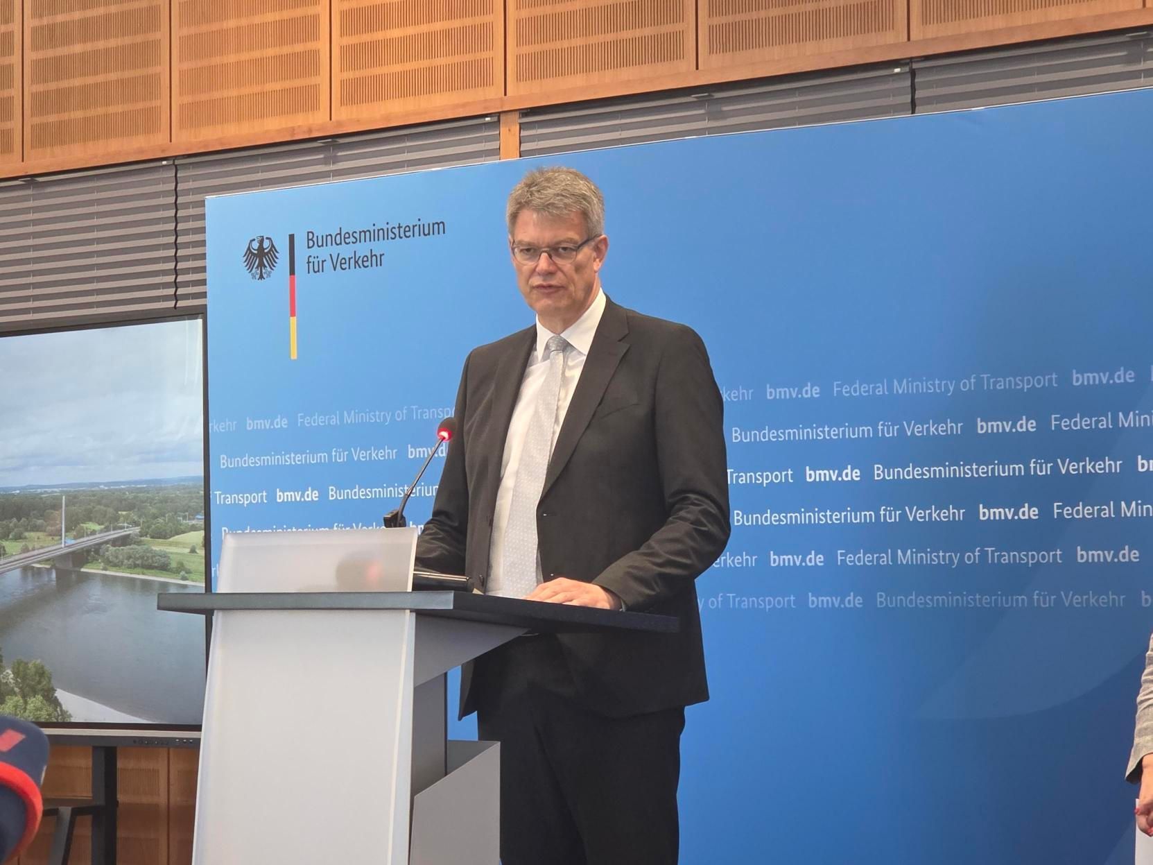 Bundesverkehrsminister Patrick Schnieder hat am Freitag über die Sperrung – und den Abriss – der Bonner Nordbrücke informiert.