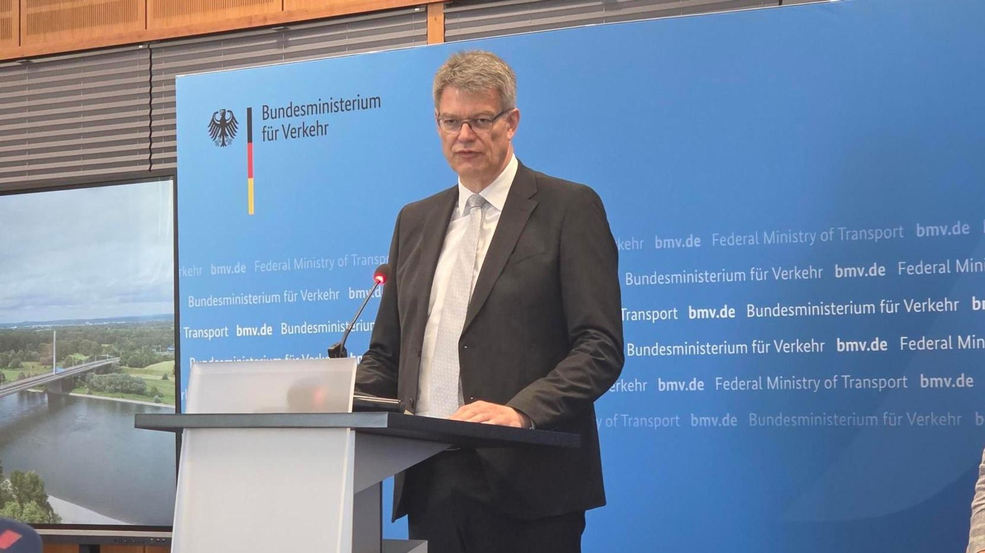 Bundesverkehrsminister Patrick Schnieder hat am Freitag über die Sperrung – und den Abriss – der Bonner Nordbrücke informiert.