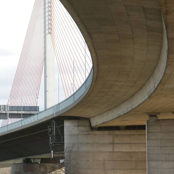 Die Nordbrücke bleibt gesperrt. Die linksrheinische Vorlandbrücke muss schnellstmöglich abgerissen und neugebaut werden.