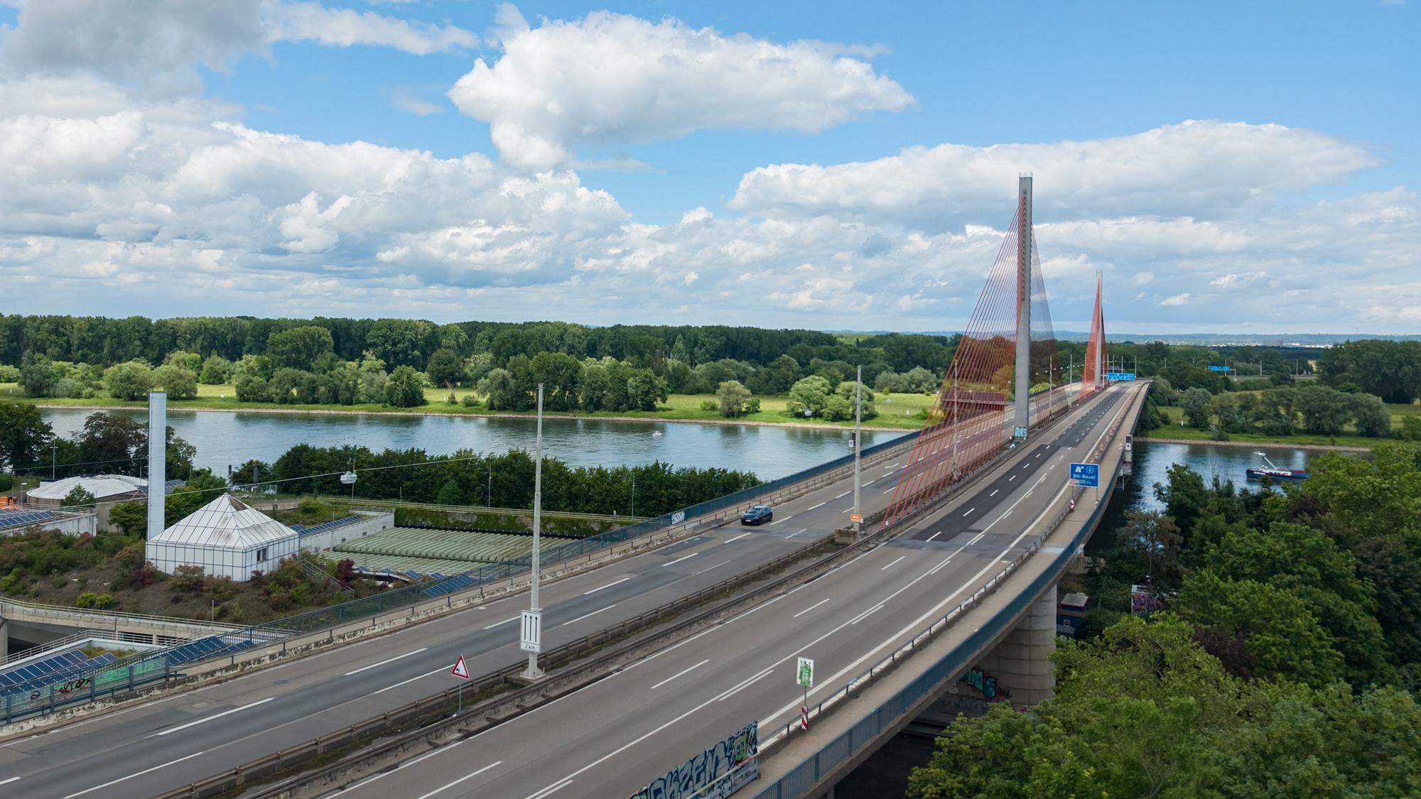 Bonn: Die gesperrte Friedrich-Ebert-Brücke (Aufnahme mit Drohne).