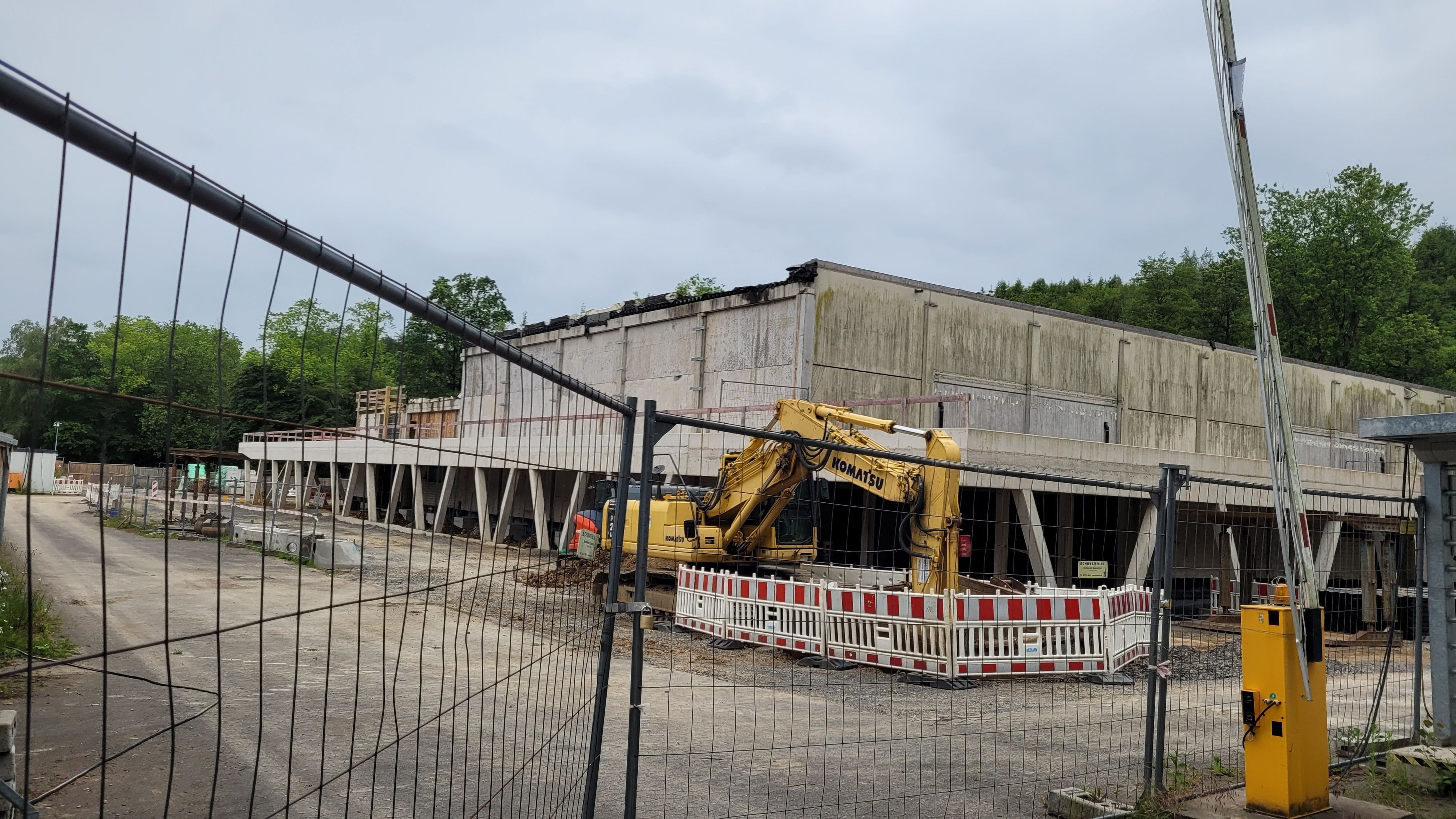 Das Foto zeigt die Sülztalhalle im Rohbau