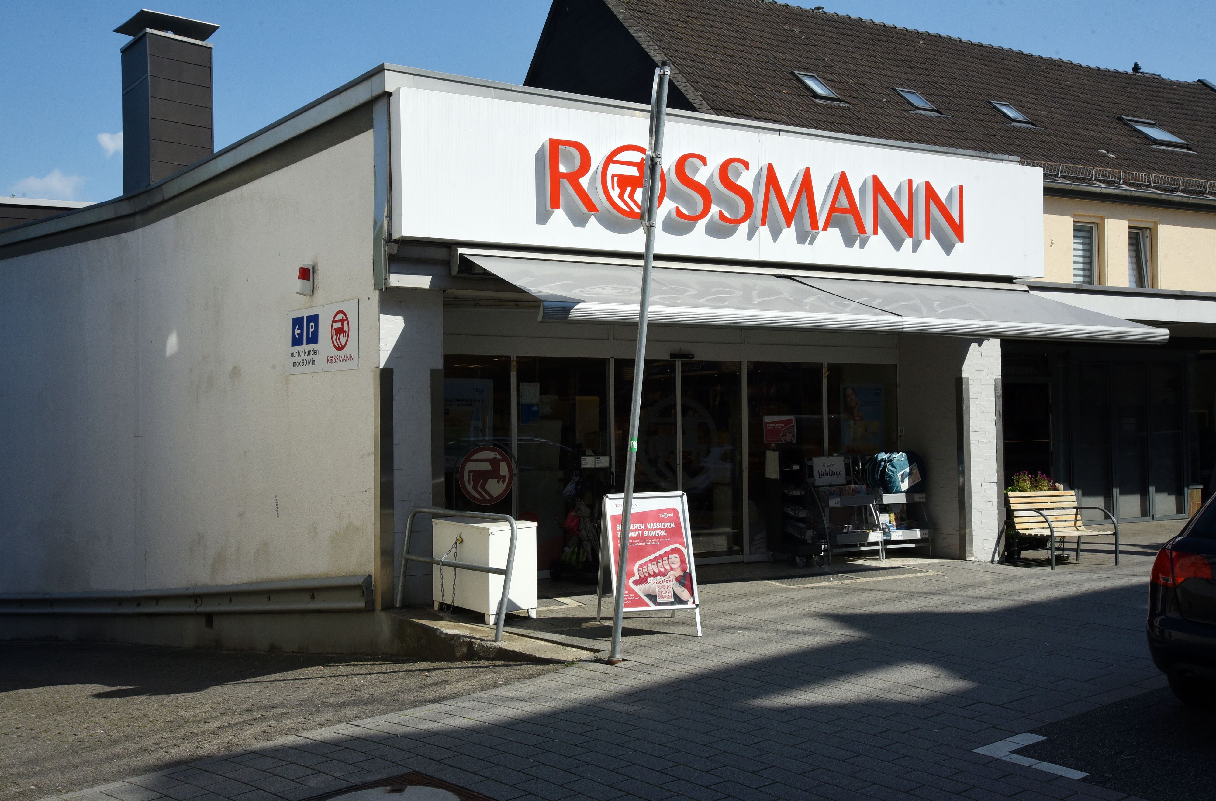 Die bisherige Filiale in der Ladenpassage an der Waldbröler Kaiserstraße ist der Drogeriekette Rossmann offenbar zu klein. Dem Vernehmen nach will der Konzern an den Raabeweg umziehen.