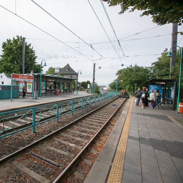 Die Endhaltestelle der KVB-Linie 7 in Zündorf