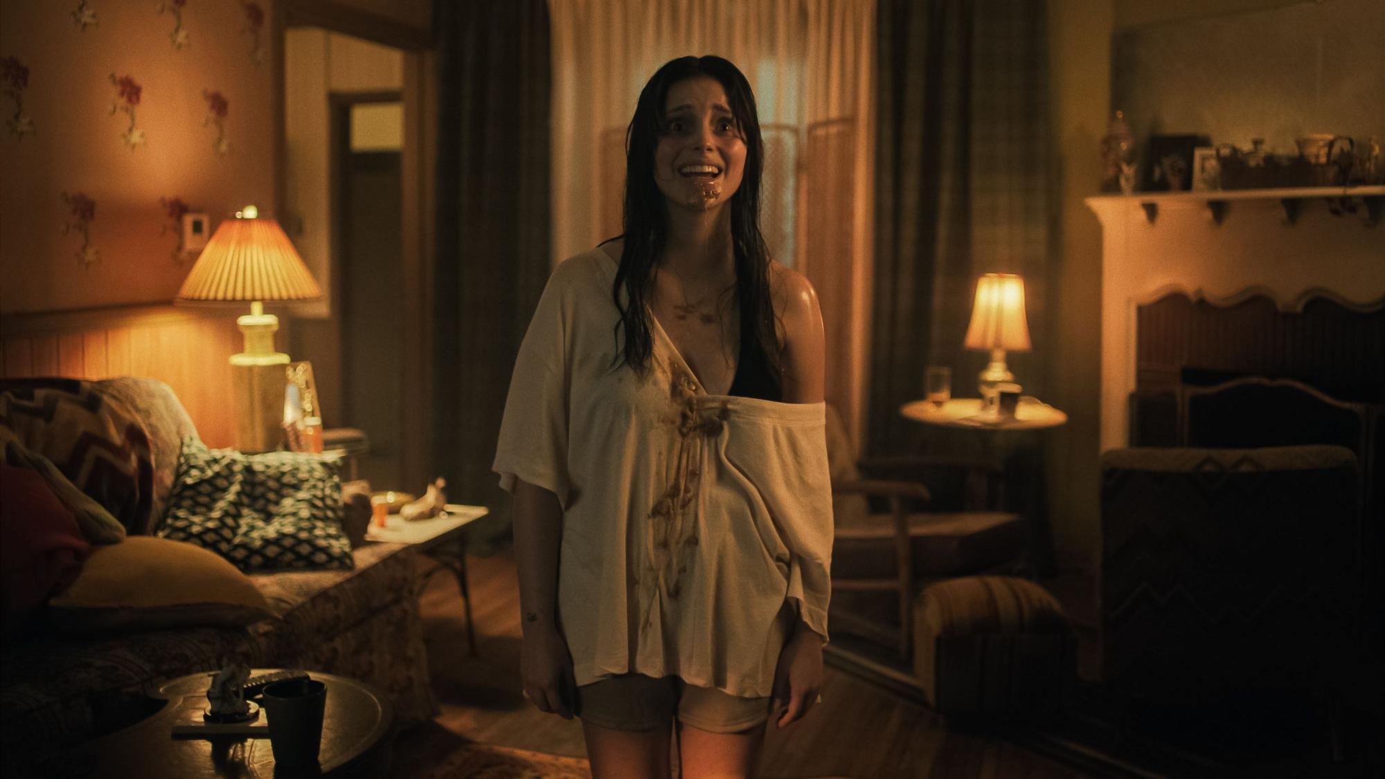 Inde Navarrette als Nikki in einer Szene des Films "Obsession - Du sollst mich lieben".