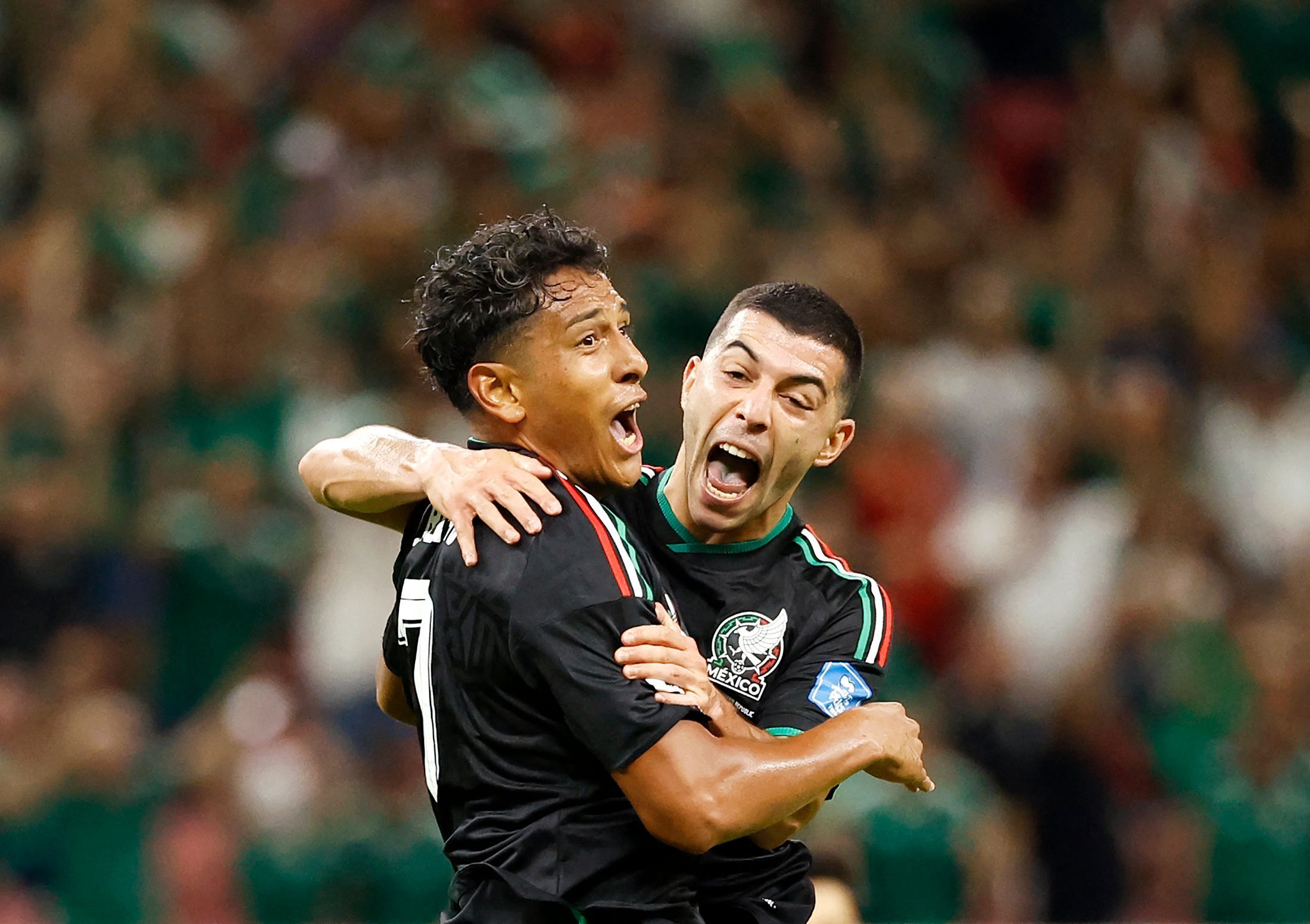 Jubel bei Torschütze Luis Romo und Erik Lira