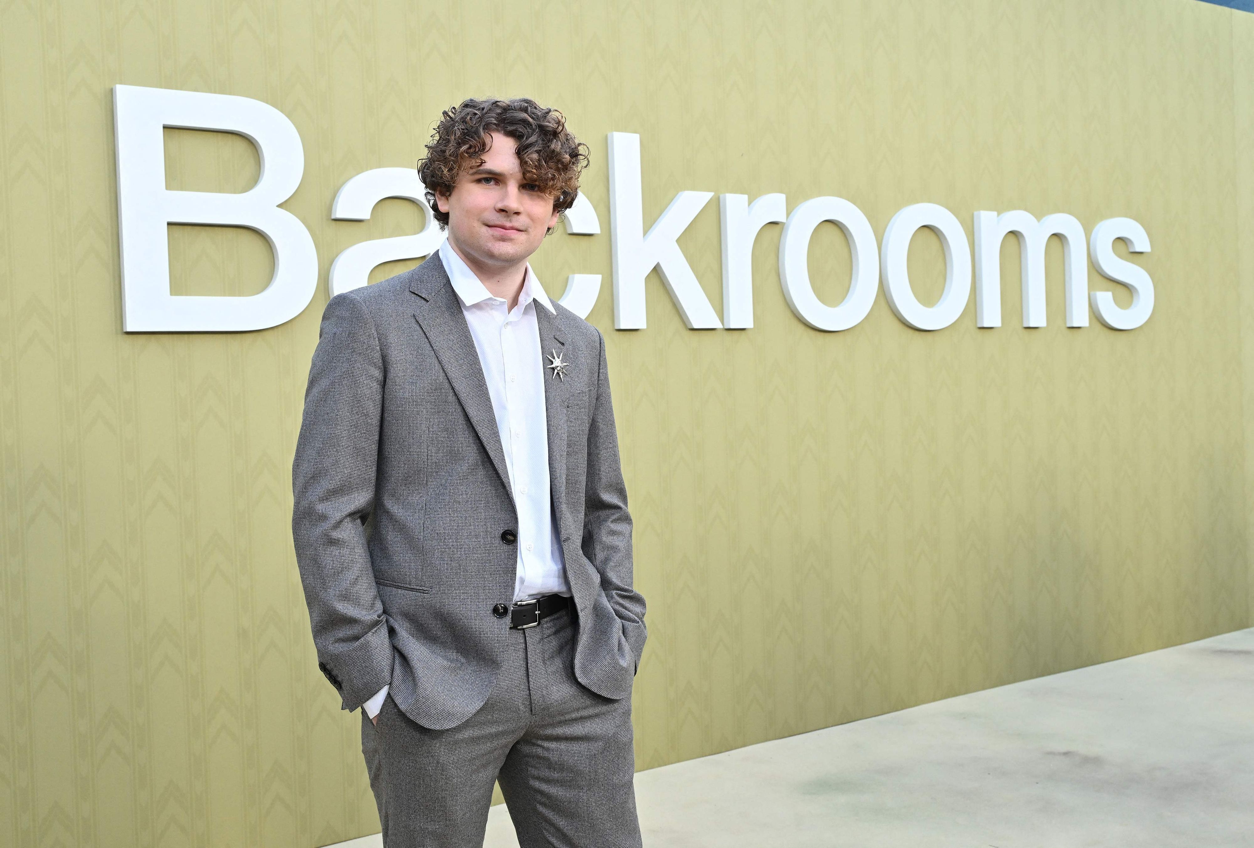 Der US-Regisseur Kane Parsons nimmt am 7. Mai 2026 an der Sondervorführung von „Backrooms“ im Aero Theatre in Santa Monica, Kalifornien, teil. Der Horrorfilm „Backrooms“, eine Kinoadaption einer auf YouTube viral gegangenen Horrorserie, hat am Eröffnungswochenende nach seinem Kinostart am 29. Mai 2026 in den Vereinigten Staaten mehrere Rekorde gebrochen.