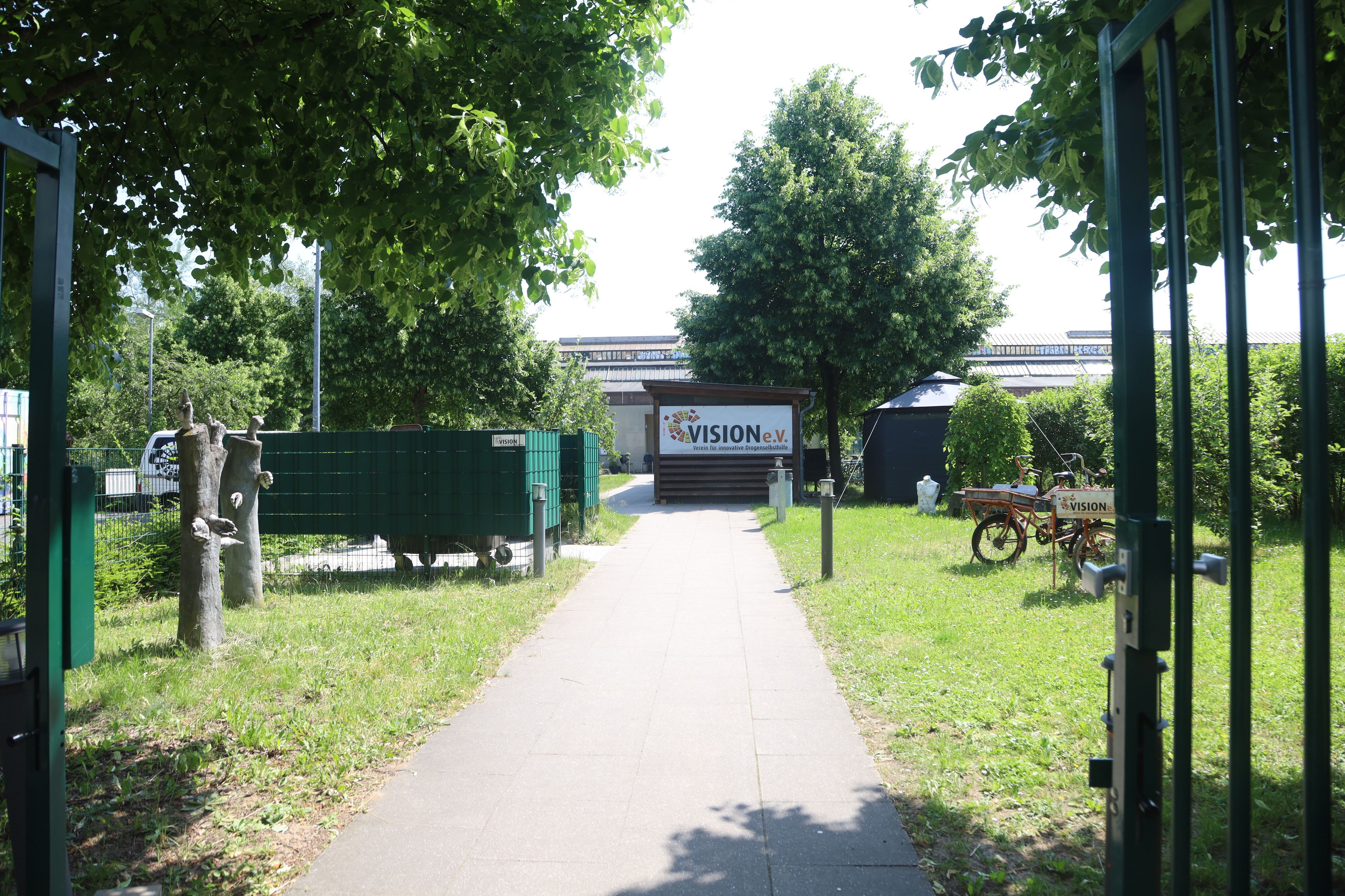 Der Vision-Verein für innovative Drogenselbsthilfe betreibt in Kalk einen Ort, an dem Süchtige mit Crack dealen können. Das Projekt an der Neuerburgstraße ist umstritten.
