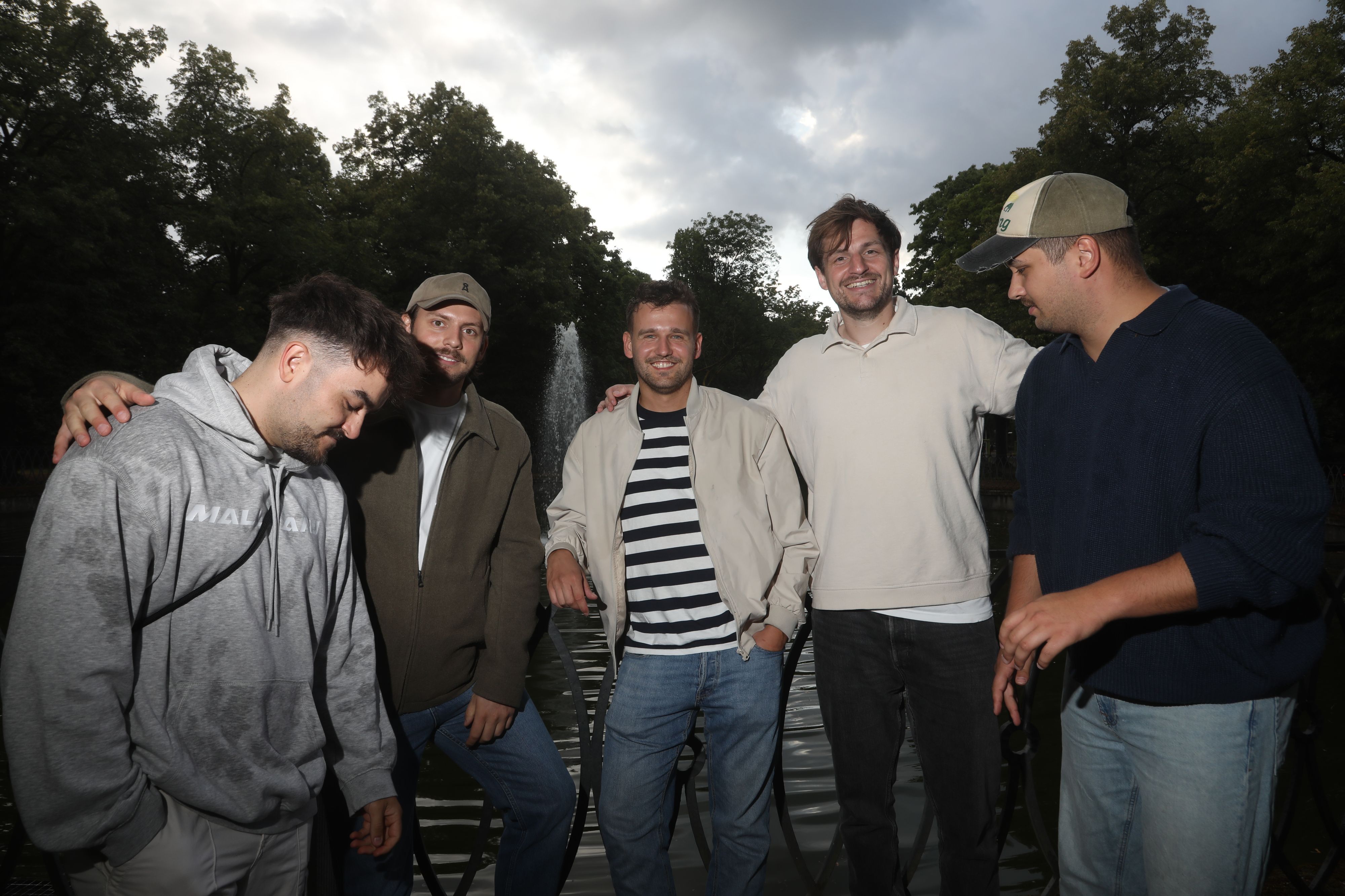 Veedelsspaziergang mit den fünf Jungs von Malle Anja, die zu Ballermann-Stars geworden sind.