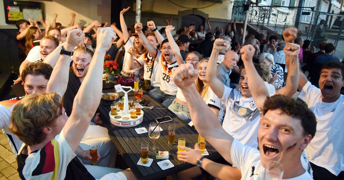 Weltmeisterschaft-So-feiern-die-Fans-in-Oberberg-den-Fu-ball-und-die-Freundschaft