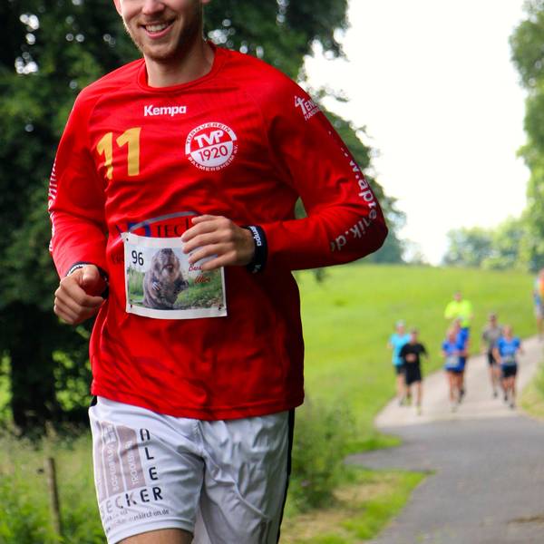 Paul Blesse lacht während des Laufens in die Kamera.