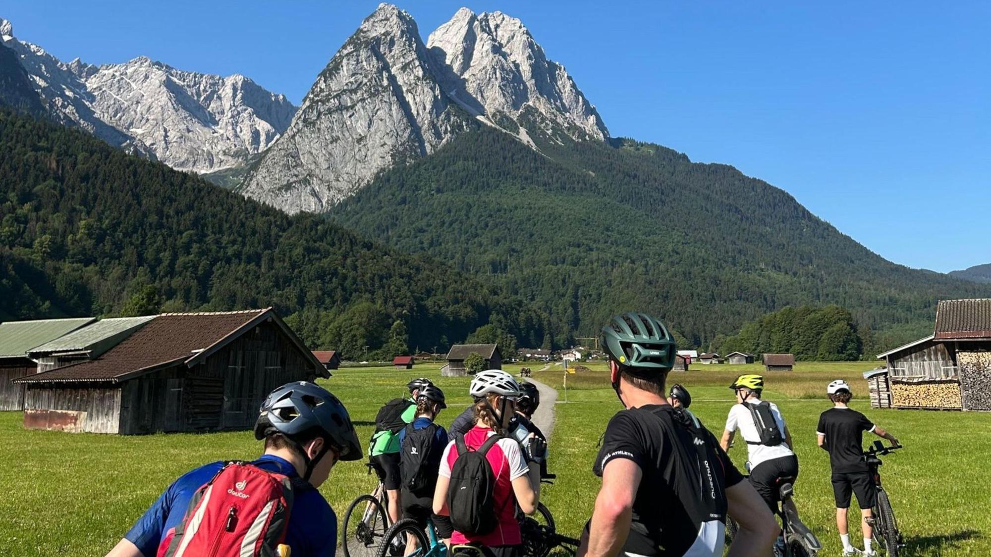 Die Gummersbacher Lindengymnasiasten überqueren die Alpen mit dem Fahrrad.
