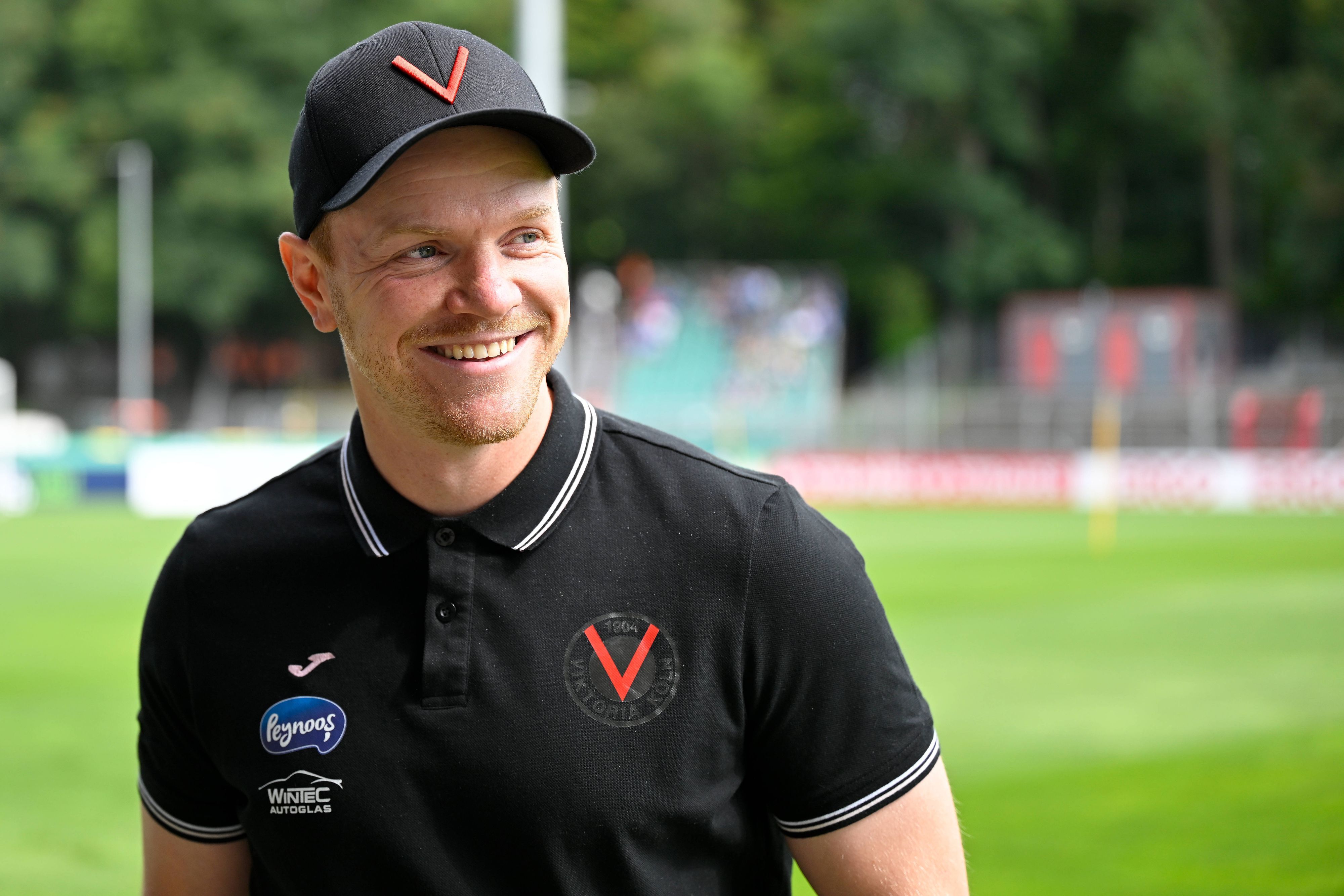 Koeln, Sportpark Hoehenberg, 17.08.25, GER, Herren, DFB-Pokal, 1.Runde, Saison 2025-2026, FC Viktoria Koeln - SC Paderborn 07 Bild: Trainer Wilhelm MARIAN Viktoria Only for editorial use DFB regulations prohibit any use of photographs as image sequences and/or quasi-video. Nordrhein-Westfalen Deutschland *** Koeln, Sportpark Hoehenberg, 17 08 25, GER, Herren, DFB Pokal, 1 Runde, Saison 2025 2026, FC Viktoria Koeln SC Paderborn 07 Bild Trainer Wilhelm MARIAN Viktoria Only for editorial use DFB regulations prohibit any use of photographs as image sequences and or quasi video Nordrhein Westfalen Germany