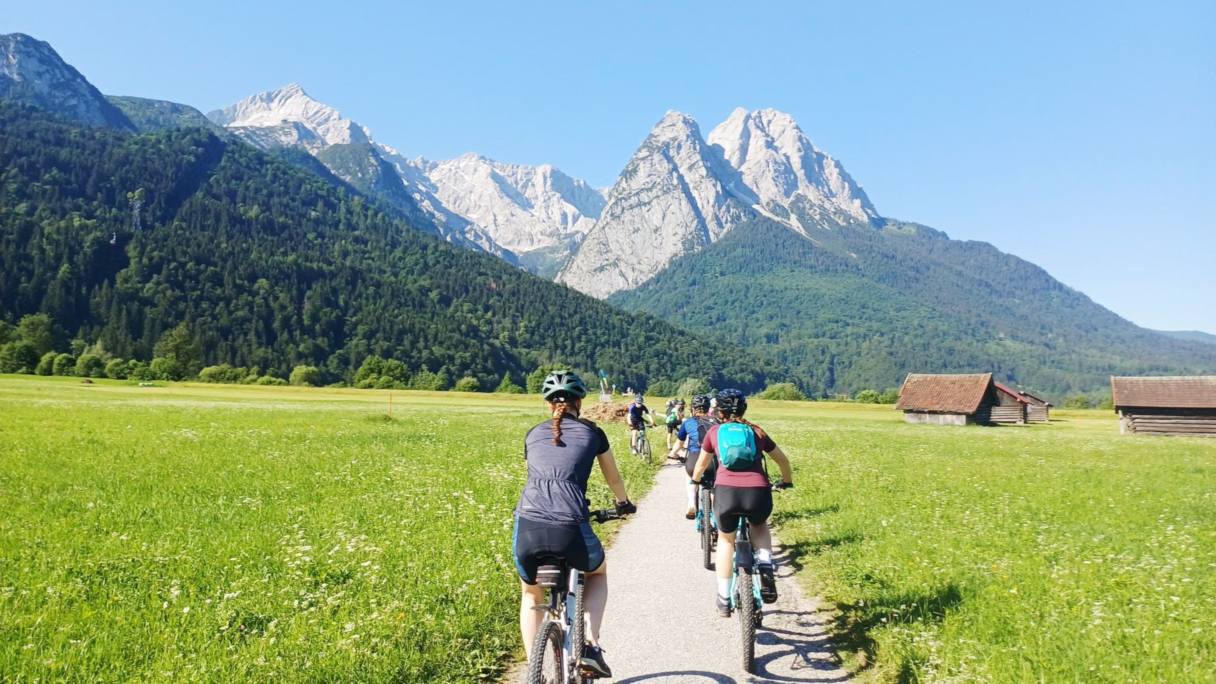 Die Gummersbacher Lindengymnasiasten überqueren die Alpen mit dem Fahrrad.