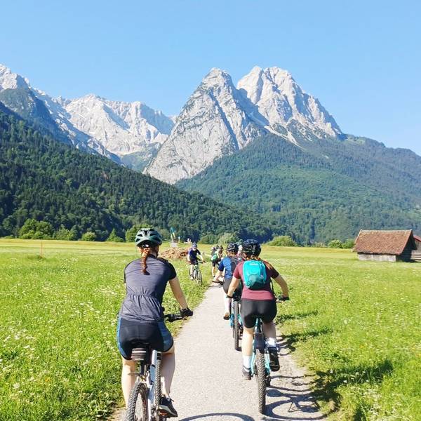 Die Gummersbacher Lindengymnasiasten überqueren die Alpen mit dem Fahrrad.