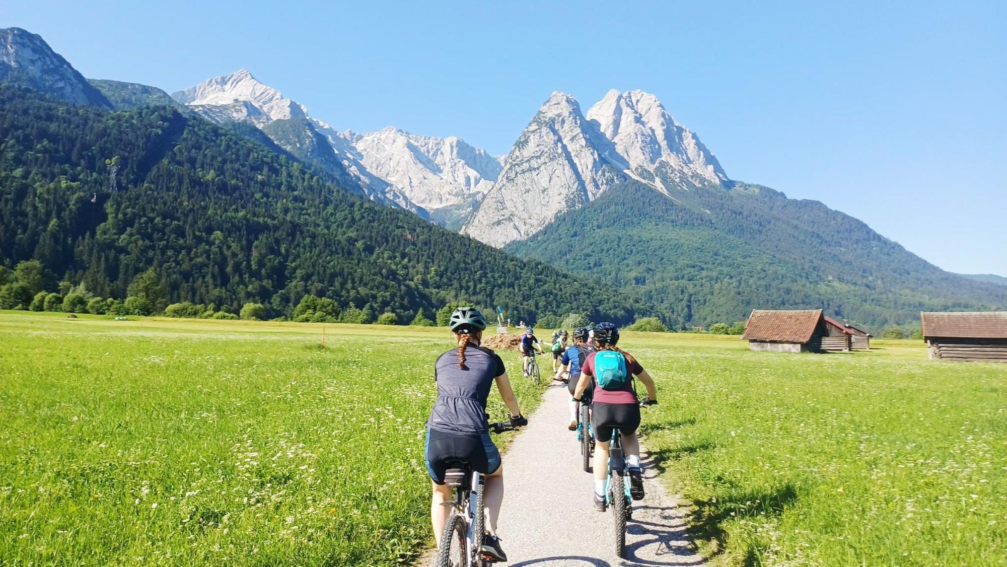 Die Gummersbacher Lindengymnasiasten überqueren die Alpen mit dem Fahrrad.