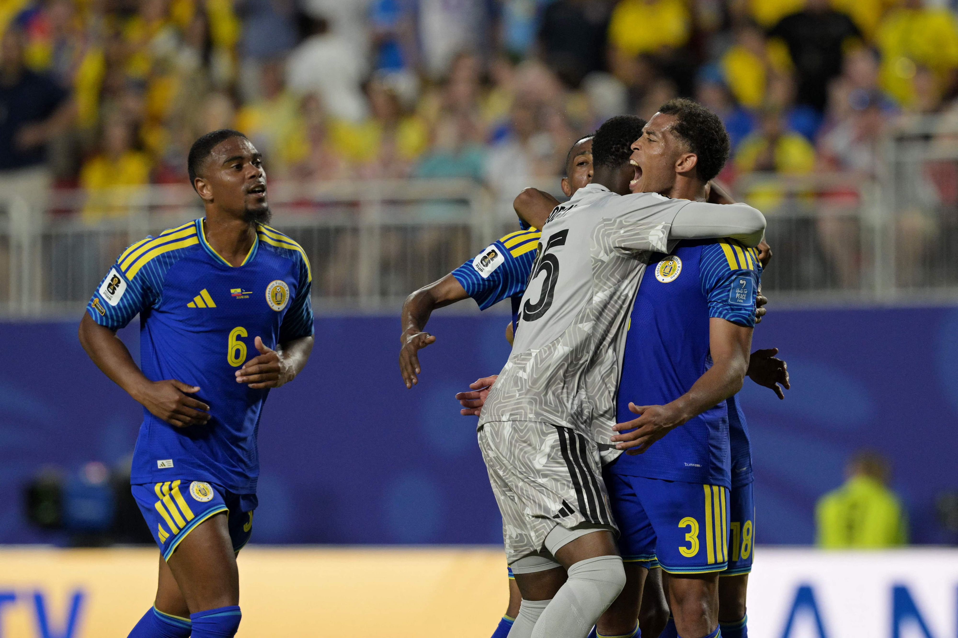 Die Curacao-Spieler jubeln nach dem Unentschieden gegen Ecuador.