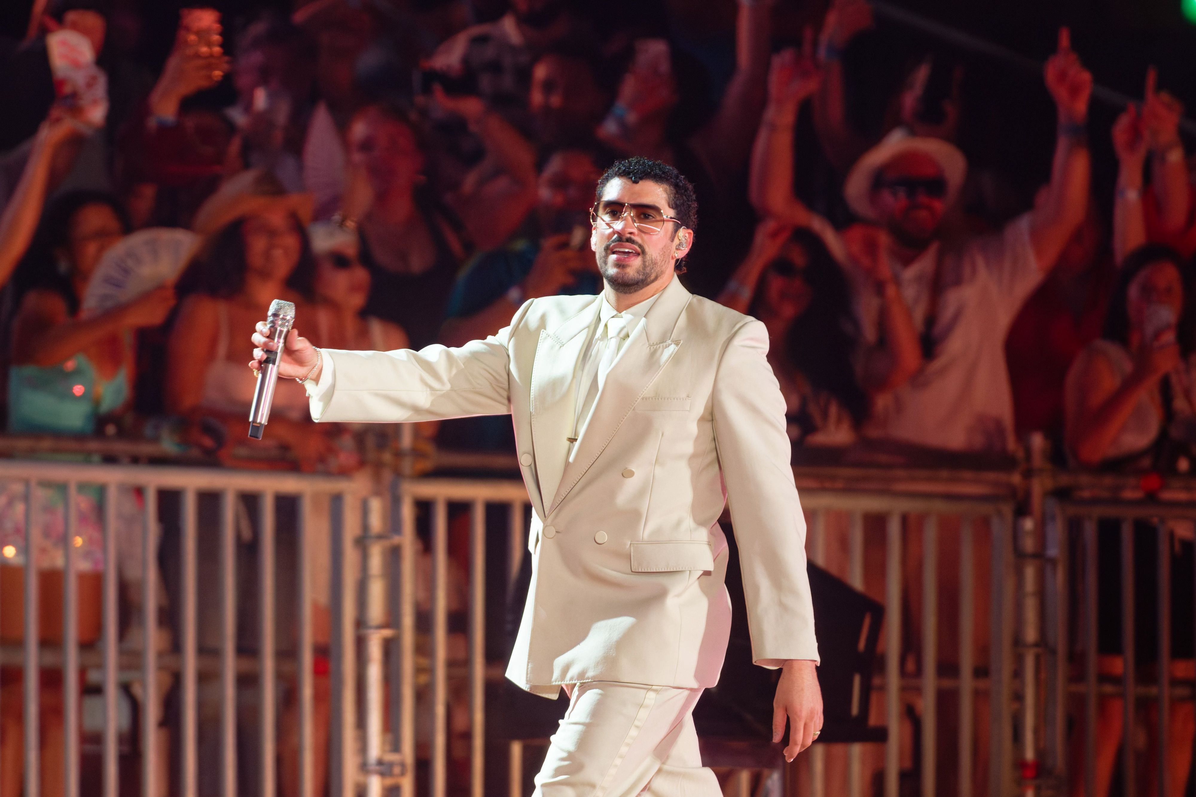 20.06.2026, Düsseldorf: Reggaeton-Star Bad Bunny steht beim ersten von zwei Deutschland-Konzerten auf der Bühne.