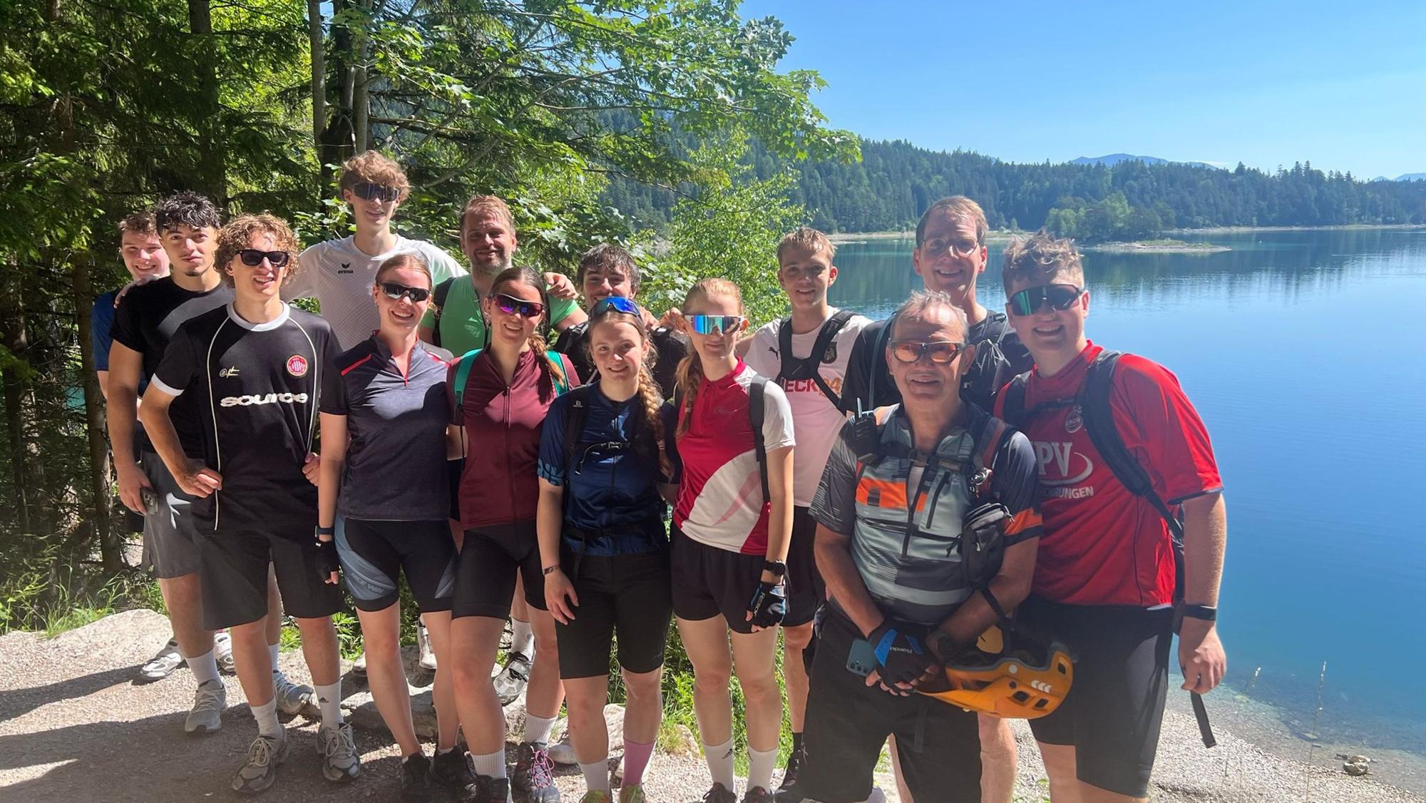Die Gummersbacher Lindengymnasiasten überqueren die Alpen mit dem Fahrrad.