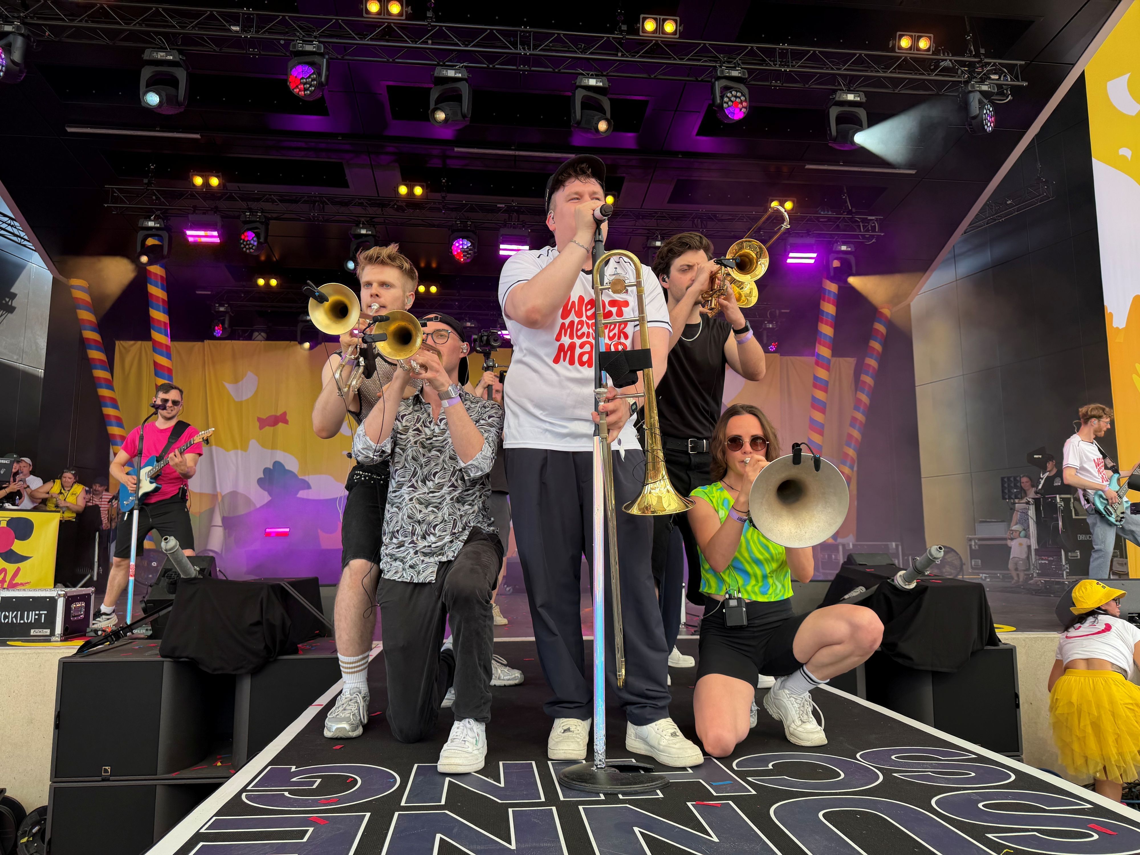 Druckluft beim Auftritt im Tanzbrunnen.
