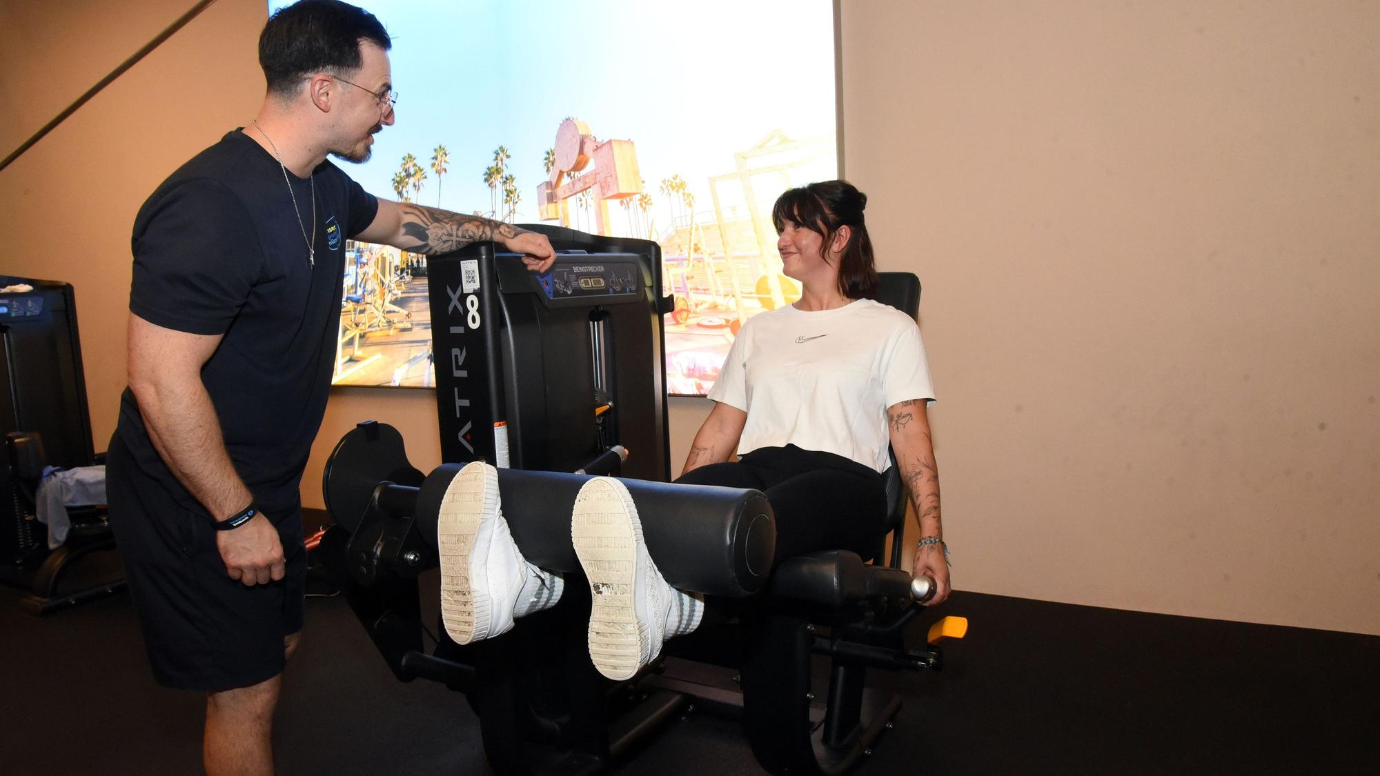 Wenn Kristina Rotärmel im Fitnesssutdio des Nümbrechter Sportparks spät an die Geräte geht, dann hat Trainer Flo Sohn meistens schon Feierabend.