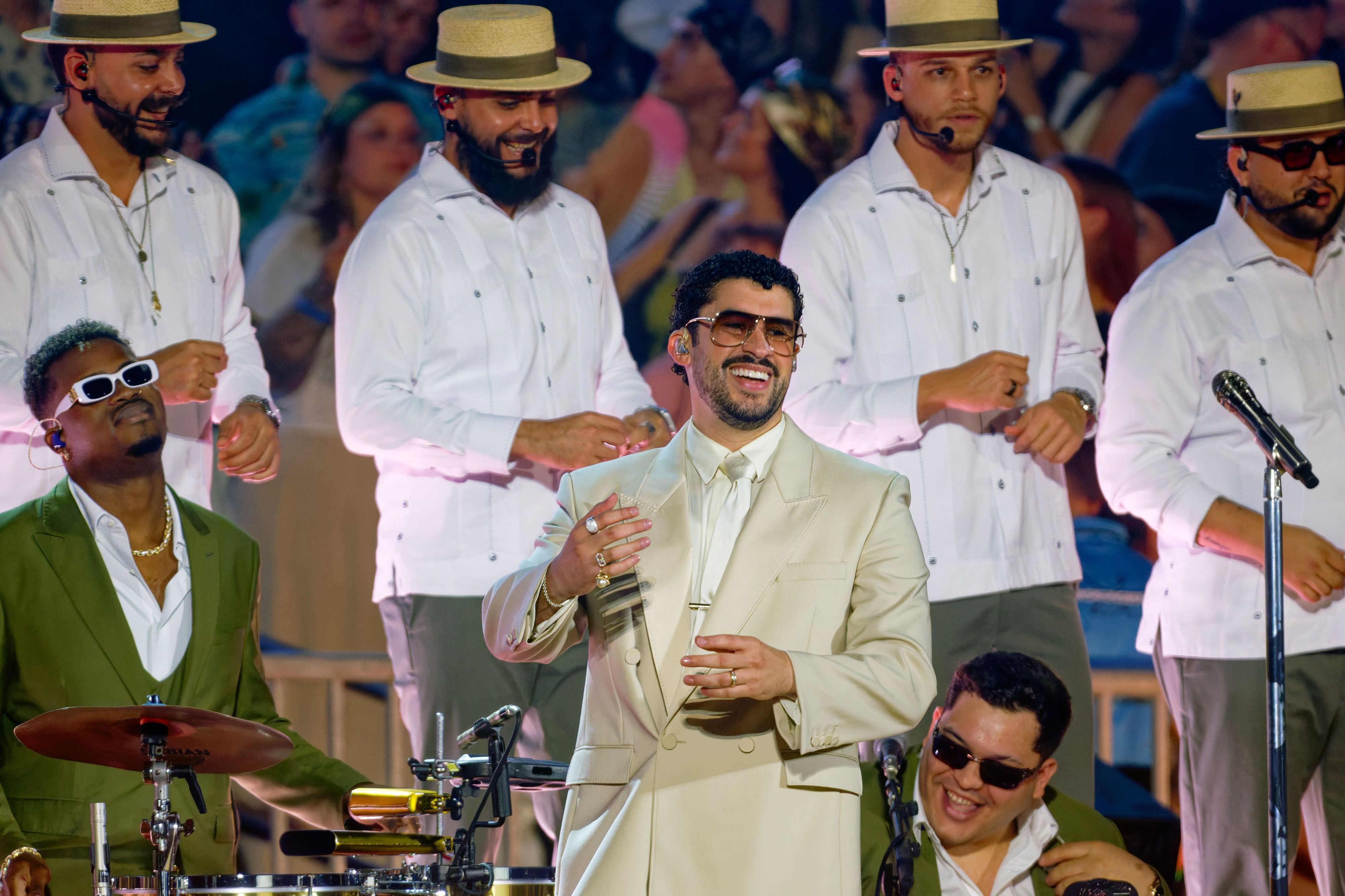 20.06.2026, Düsseldorf: Bad Bunny steht beim ersten von zwei Deutschland-Konzerten in der Merkur-Spiel-Arena auf der Bühne.