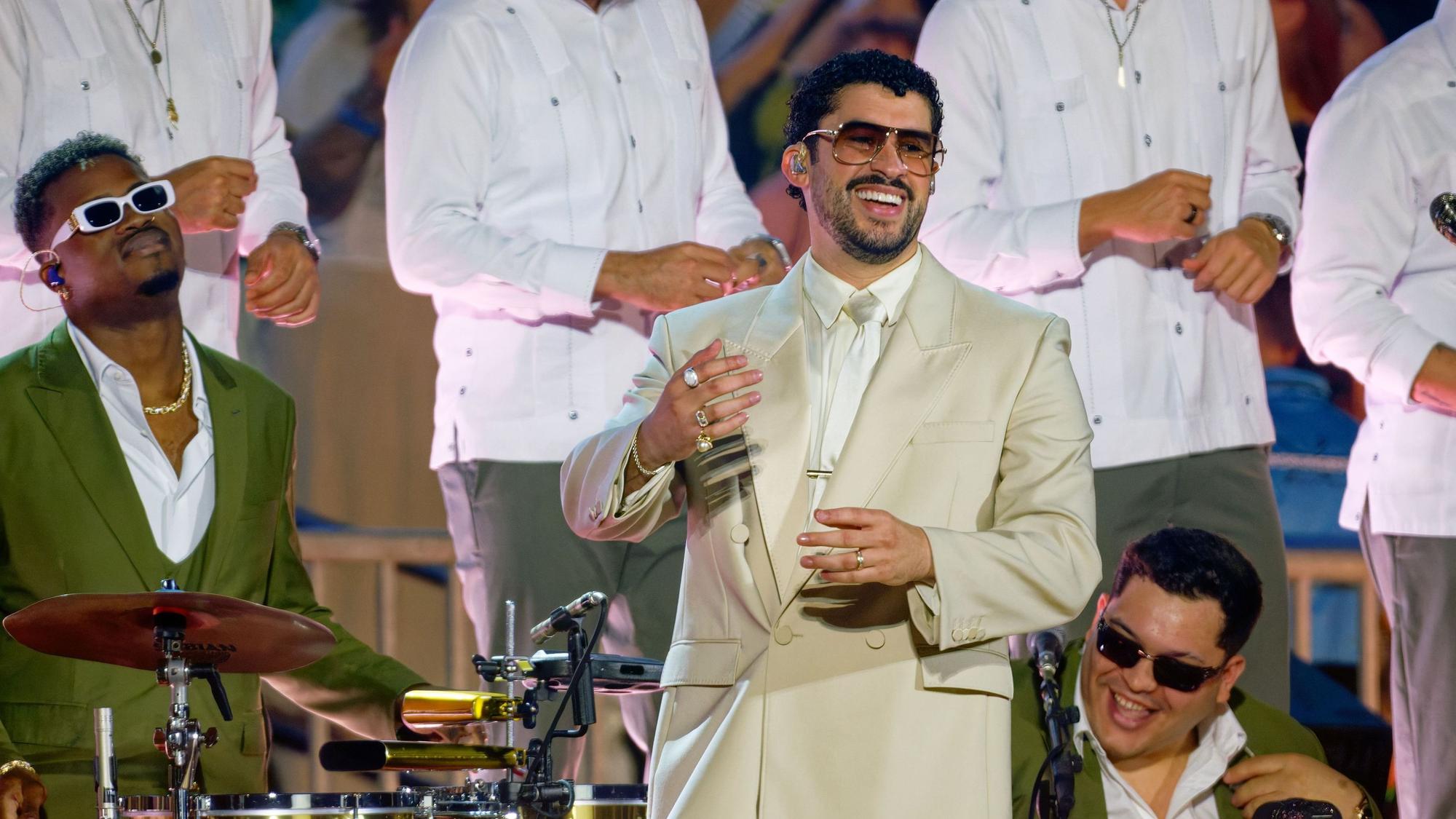 20.06.2026, Düsseldorf: Bad Bunny steht beim ersten von zwei Deutschland-Konzerten in der Merkur-Spiel-Arena auf der Bühne.