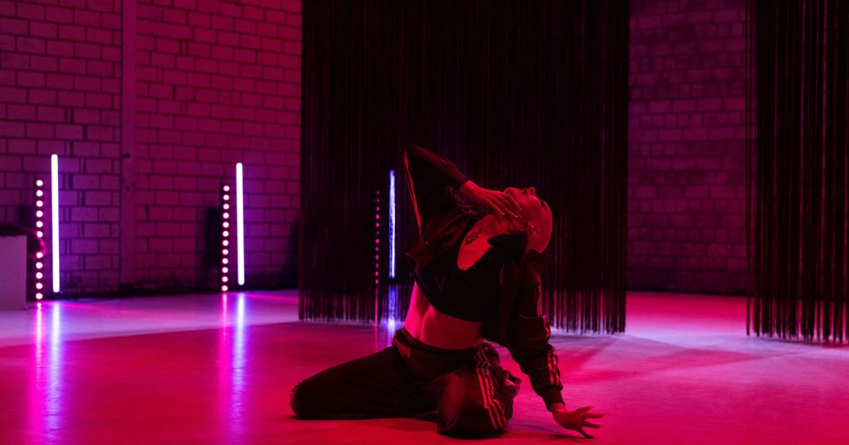 -Stripping-Bolero-in-K-ln-Der-Rei-verschluss-bleibt-zu