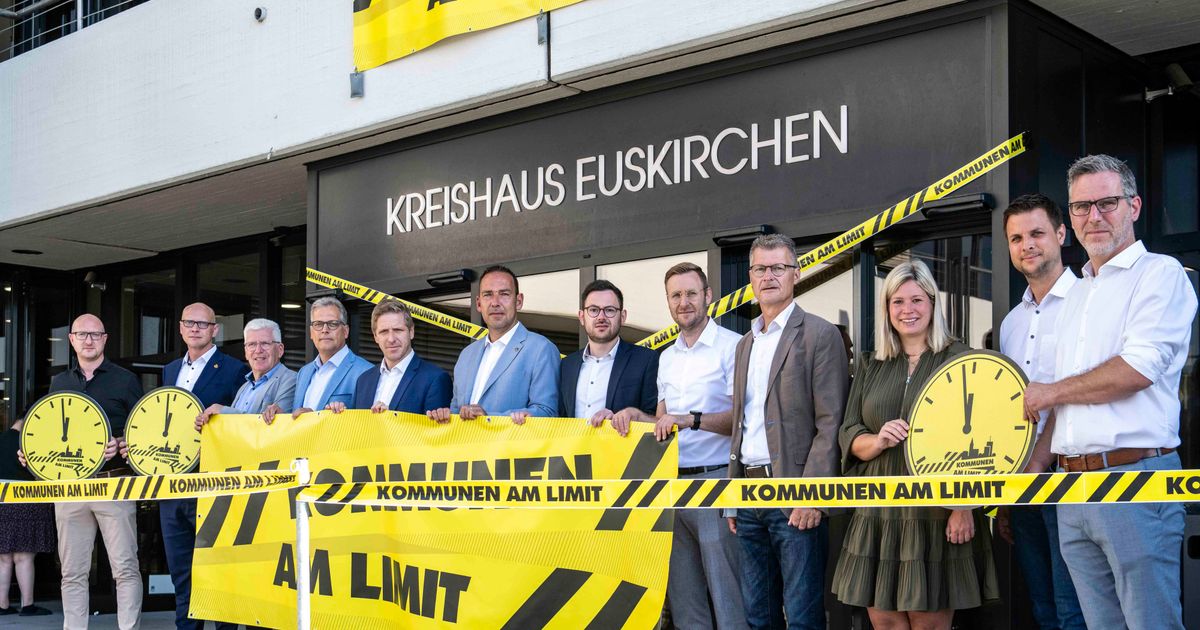Kreishaus-abgesperrt-St-dte-Gemeinden-und-Landrat-f-rchten-um-Zukunft-des-Kreises-Euskirchen