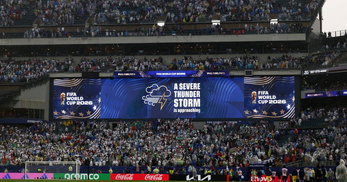 Gewitterwarnung-bei-der-WM-Stadion-bei-Frankreich-Spiel-zur-Halbzeit-ger-umt