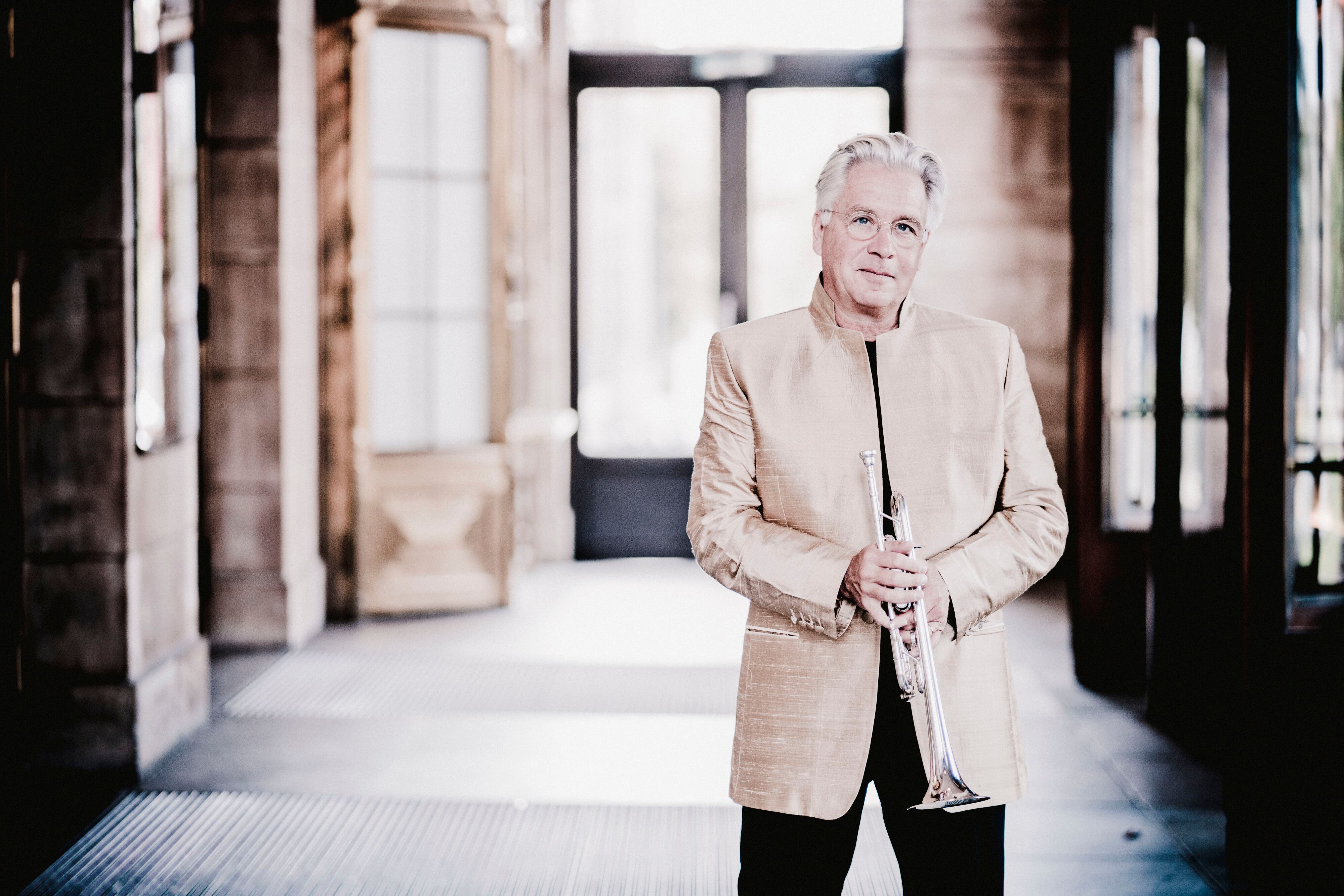 Trompetenspieler Håkan Hardenberger mit seinem Instrument