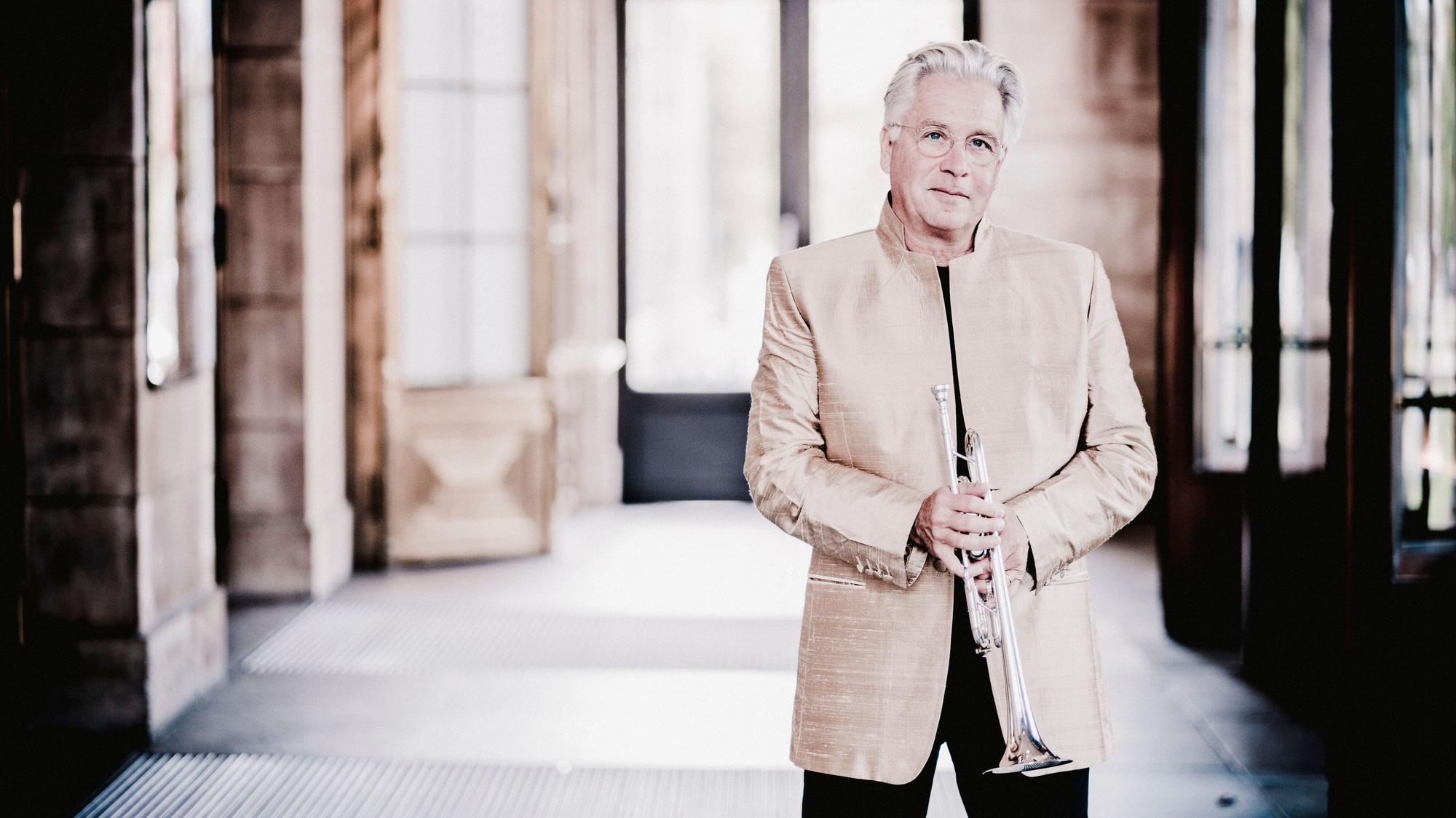 Trompetenspieler Håkan Hardenberger mit seinem Instrument