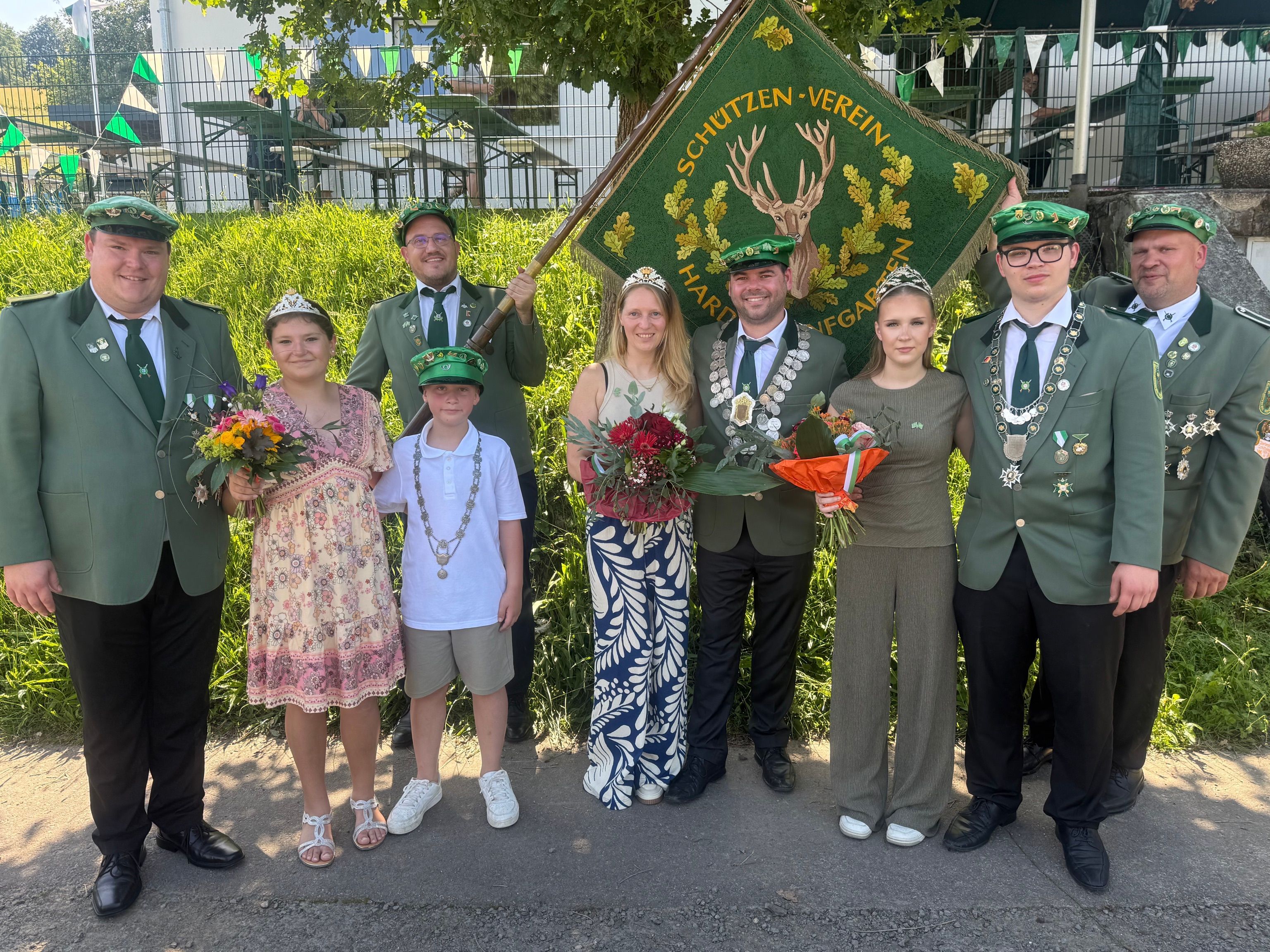 Die neuen Majestäten nach der Krönung.