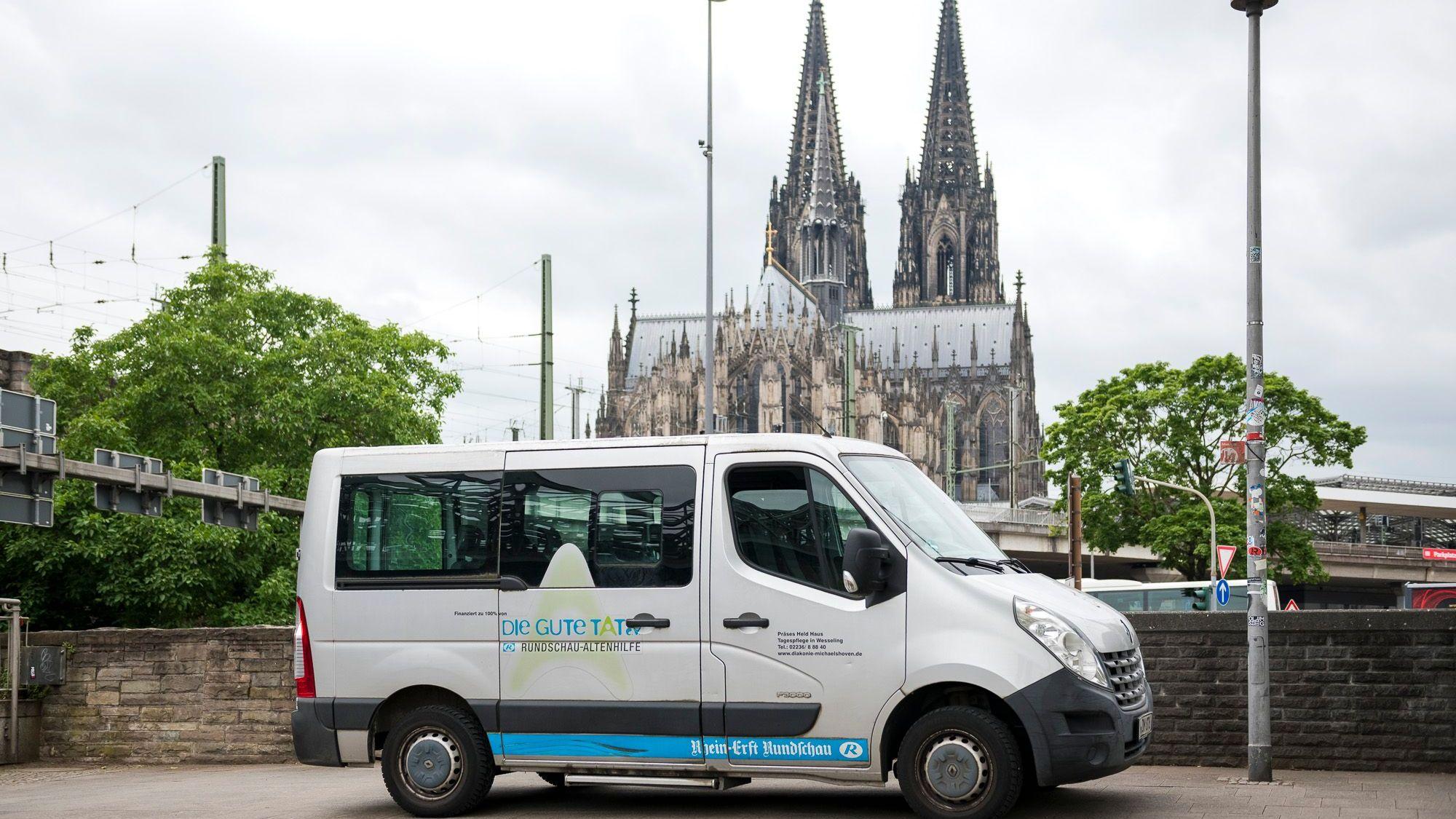 Mit dem Altenhilfe-Auto kamen die Teilnehmer vom Präses-Held-Haus der Diakonie Michaelshoven.