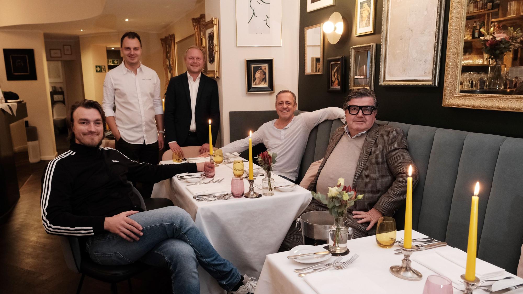 19.11.2021, Köln: Geschmackssache Carten Henn "La Societé". V.l. Torben Schuster, Leon Hofmockel, Christoph Barciaga, Stefan Helfrich, Peter Hesseler. Foto: Max Grönert