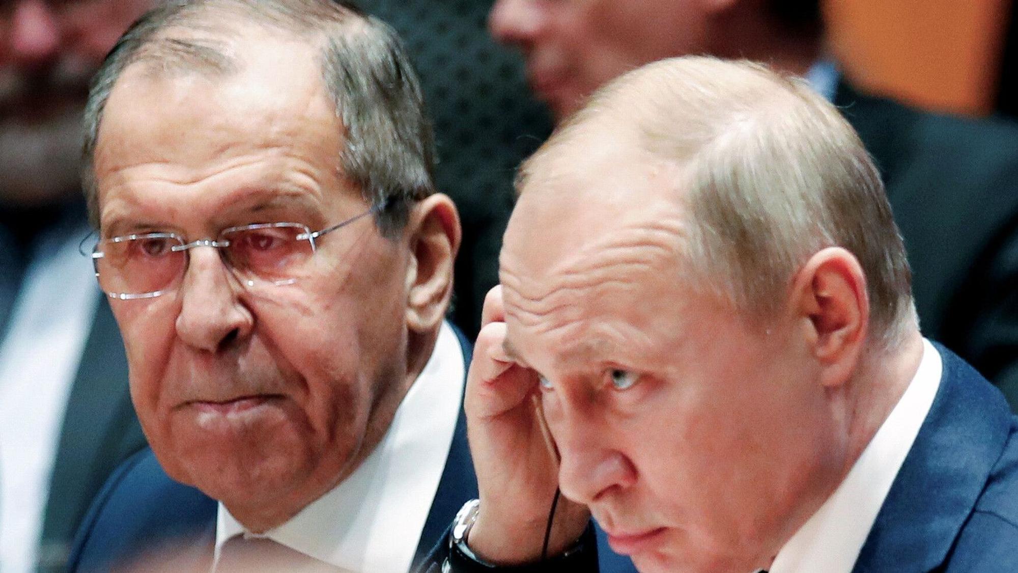 Wladimir Putin (r.), Präsident von Russland, und Sergej Lawrow, Außenminister von Russland.