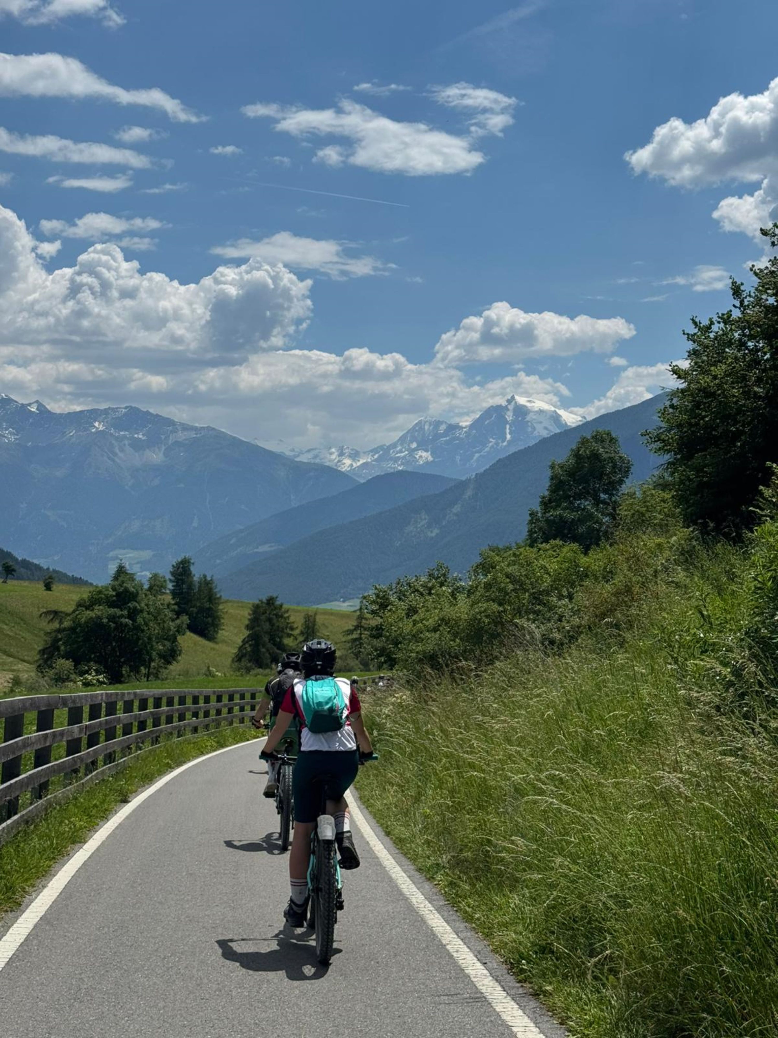 Radfahrer in den Alpen