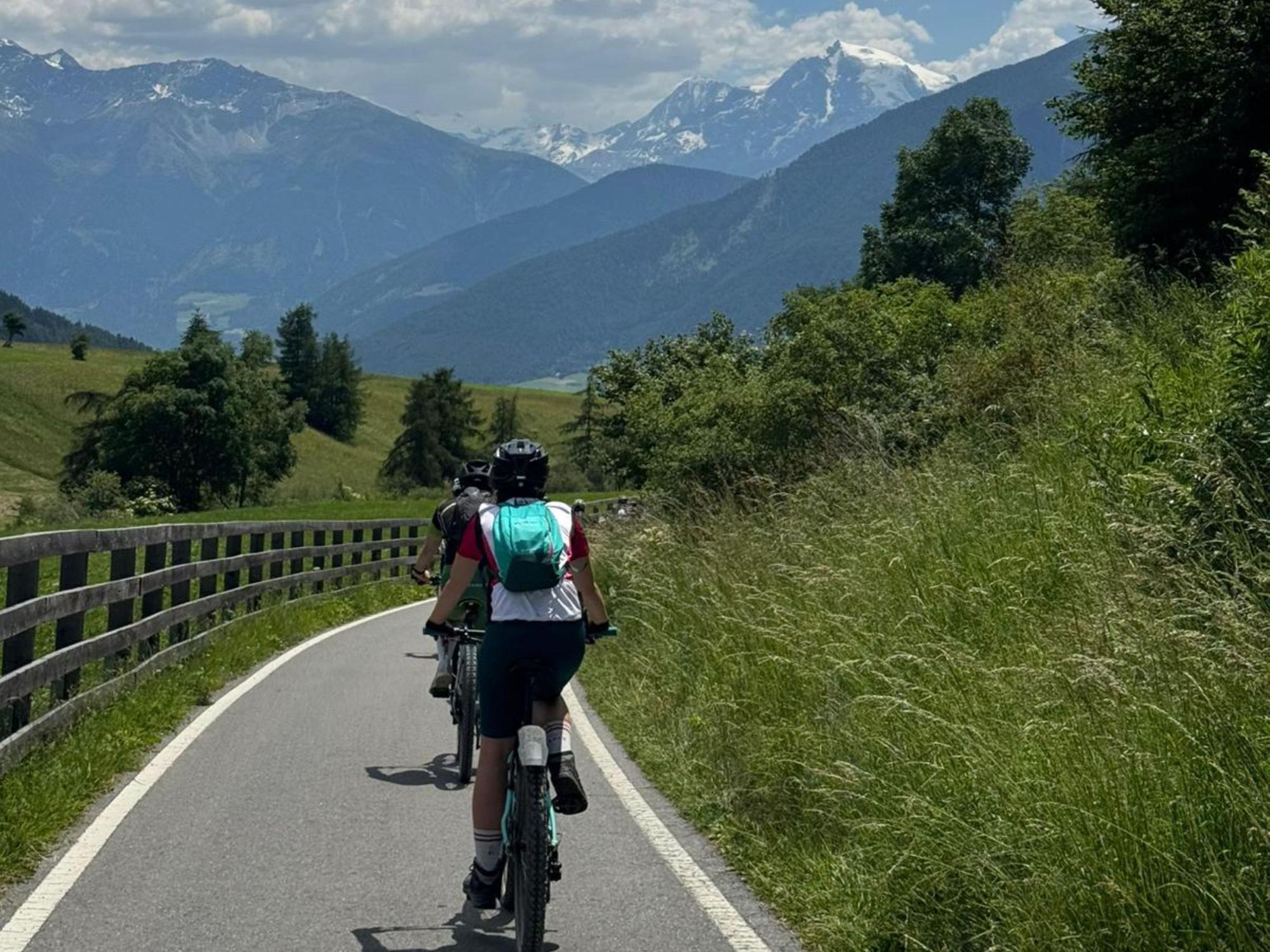 Radfahrer in den Alpen