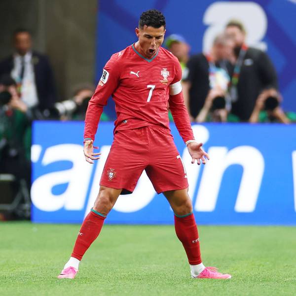 Cristiano Ronaldo jubelt in seiner bekannten Pose.
