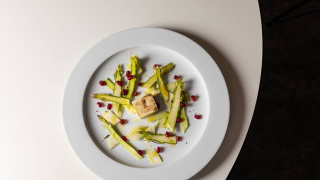 Spargelsalat mit Frozen Balsamico-Dressing